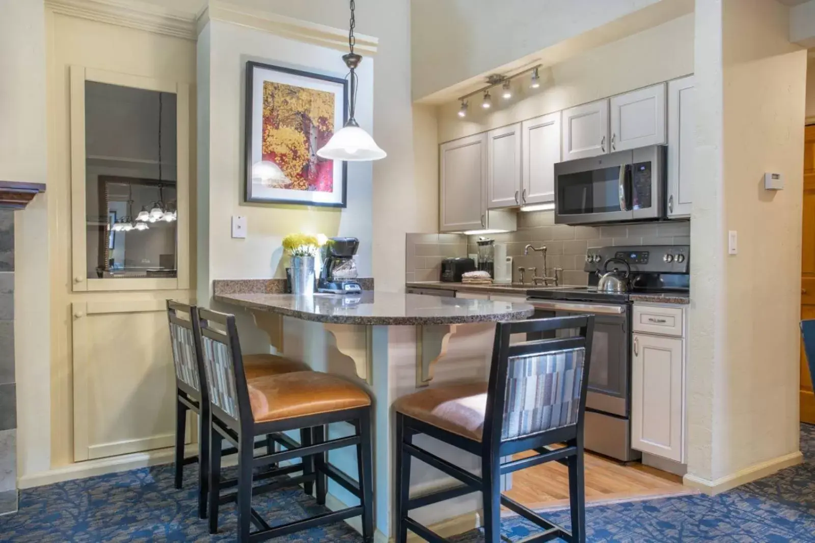 Kitchen or kitchenette, Kitchen/Kitchenette in Bluegreen's StreamSide at Vail