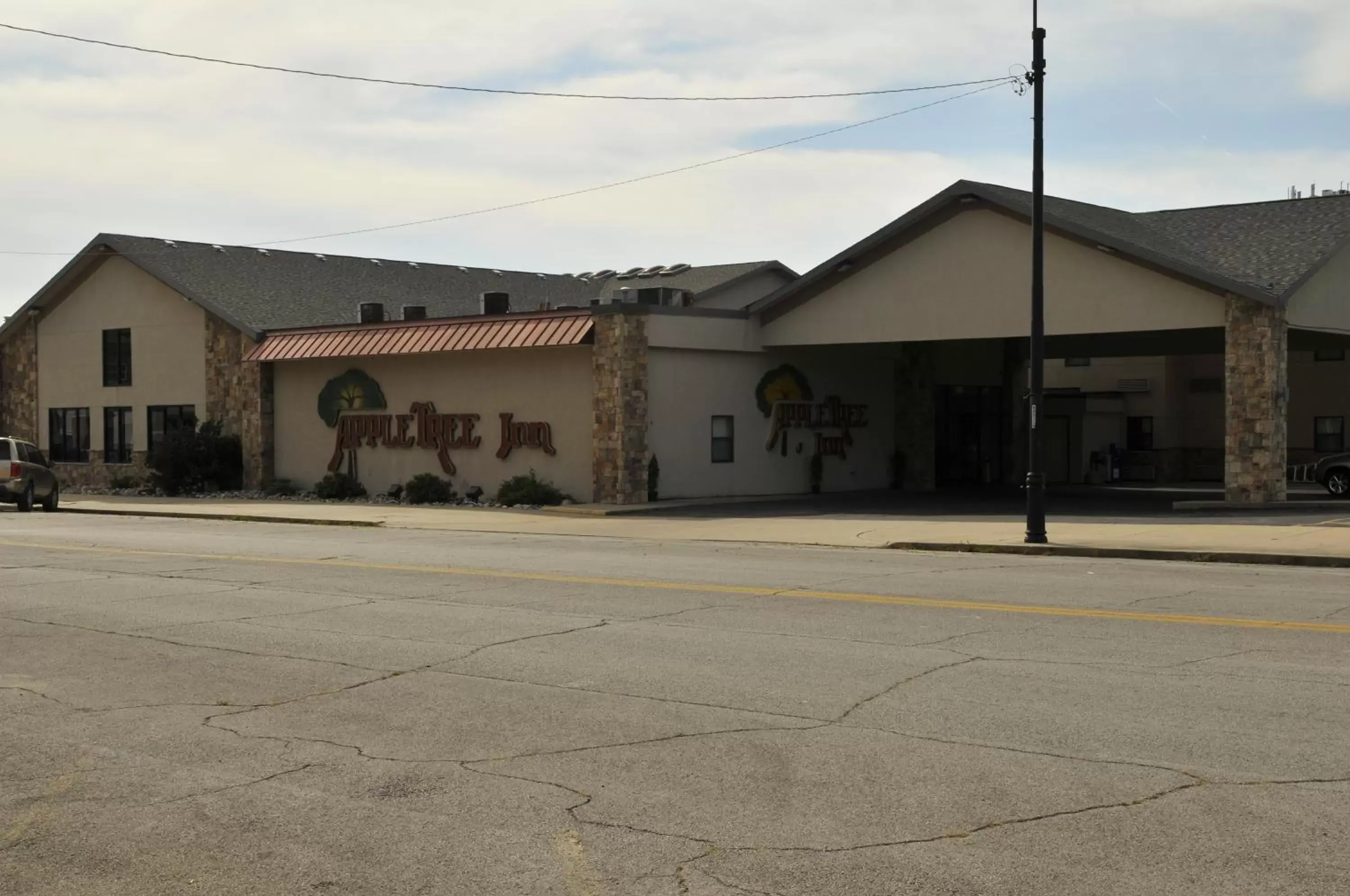 Facade/entrance, Property Building in Apple Tree Inn