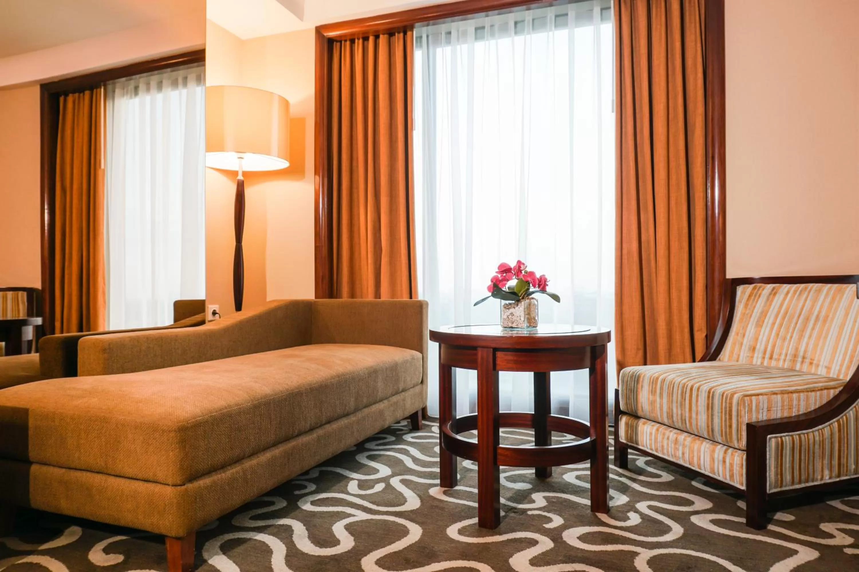 Seating area in Swiss-Belhotel Serpong