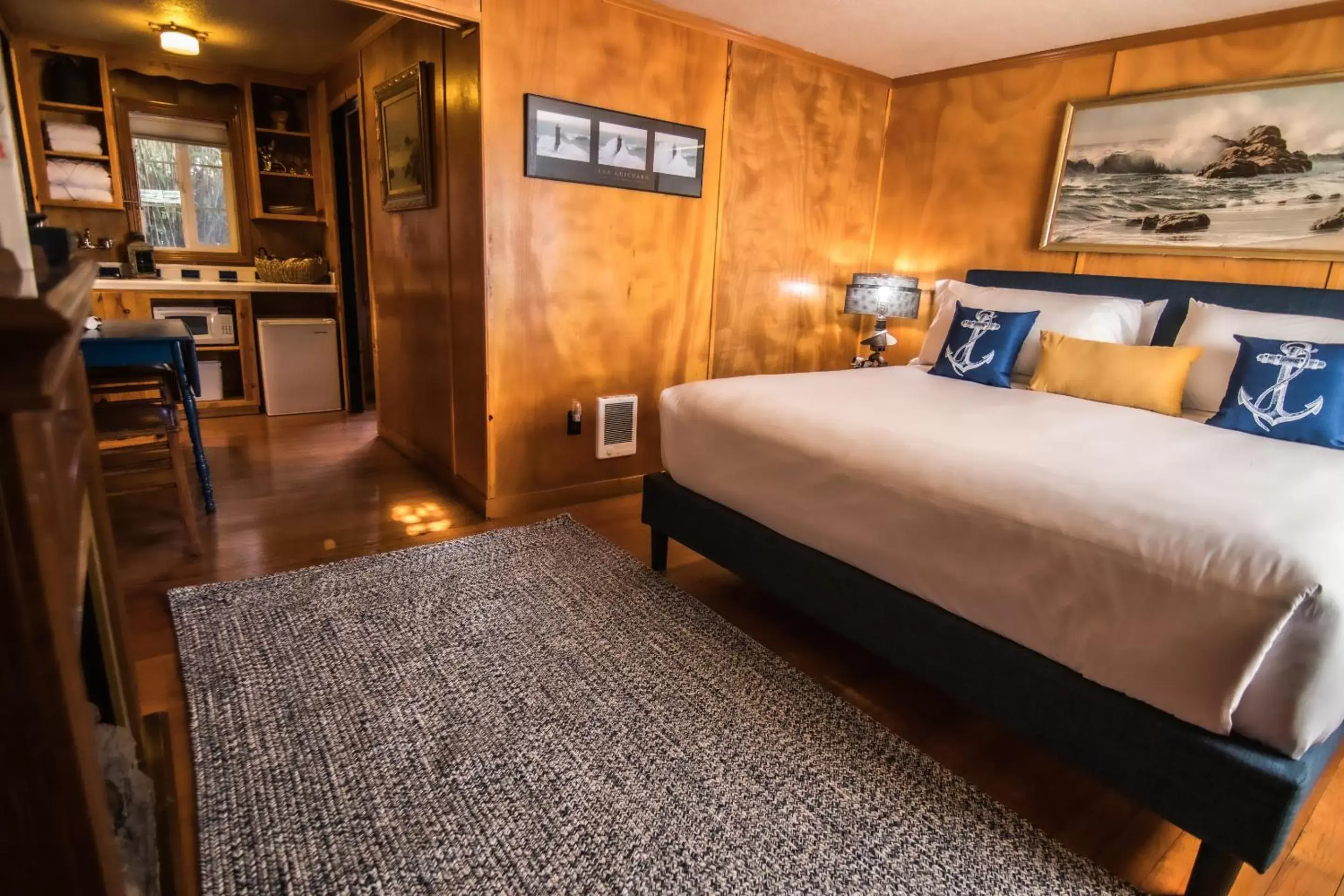 Bedroom, Bed in Anchor Inn Resort