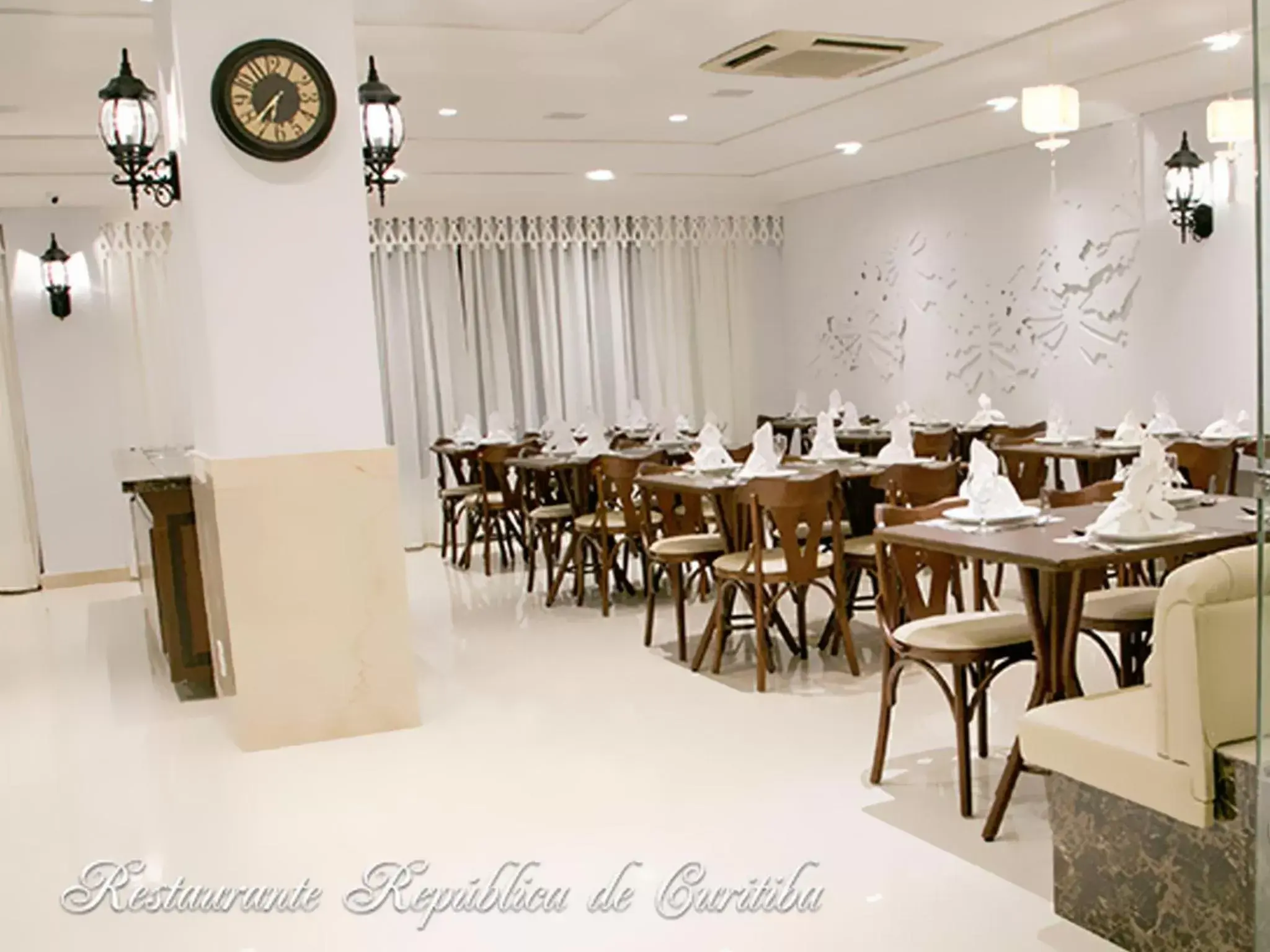 Restaurant/places to eat in Lizon Curitiba Hotel