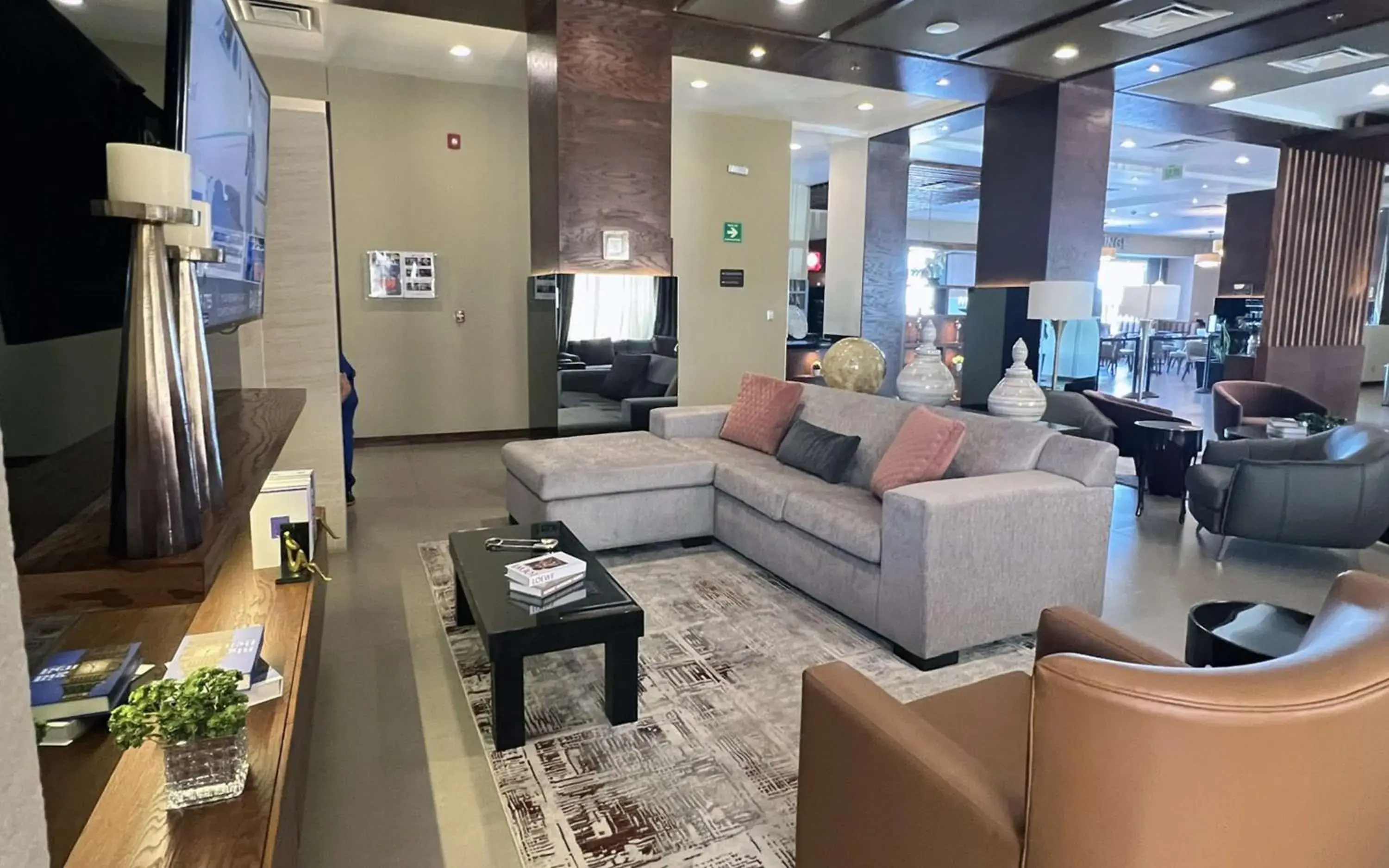 Lobby or reception in Best Western Plus Chihuahua Juventud Lobby or reception in Best Western Plus Chihuahua Juventud