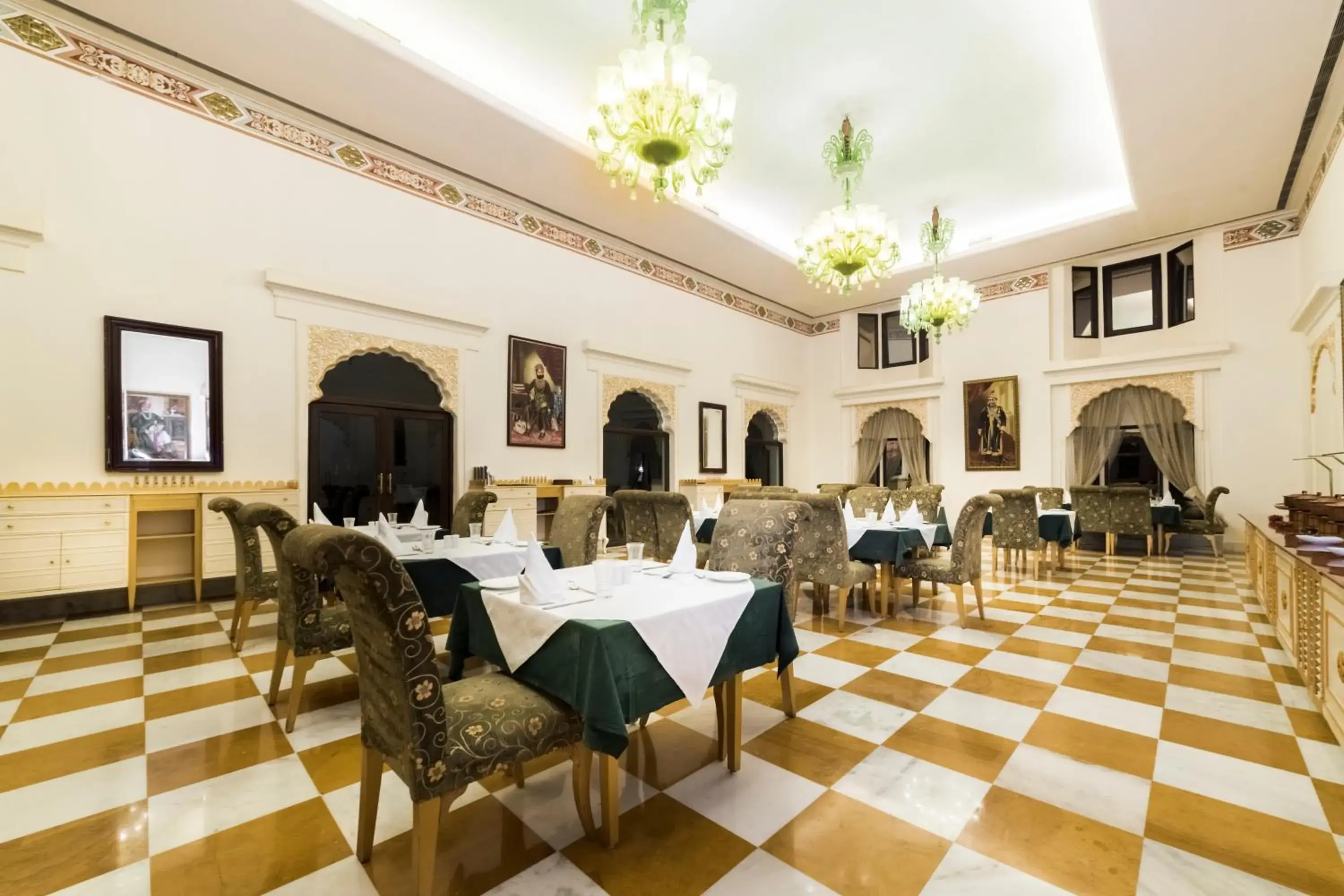 Restaurant/Places to Eat in Fort Rajwada