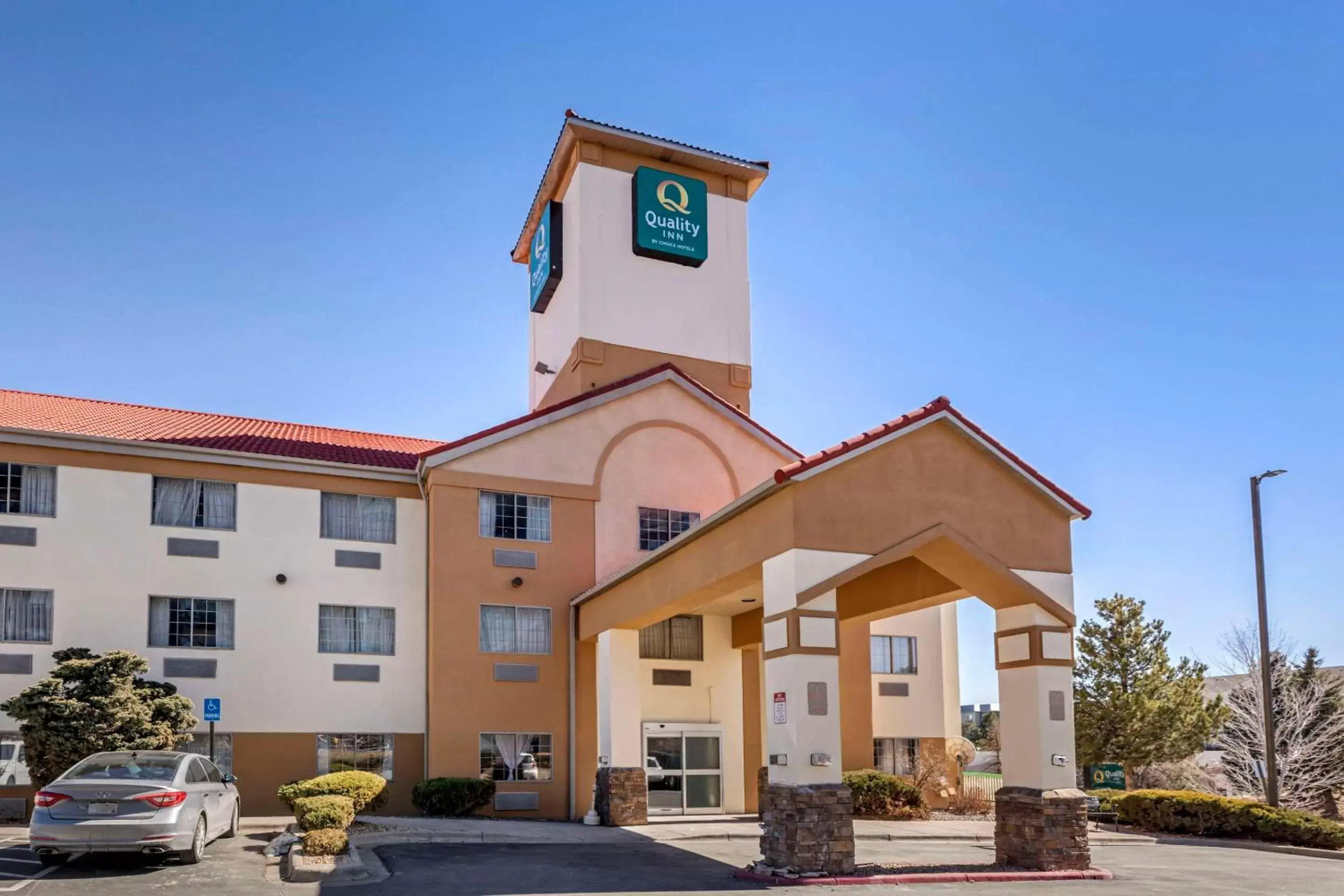 Property building in Quality Inn Denver Tech Center Property building in Quality Inn Denver Tech Center