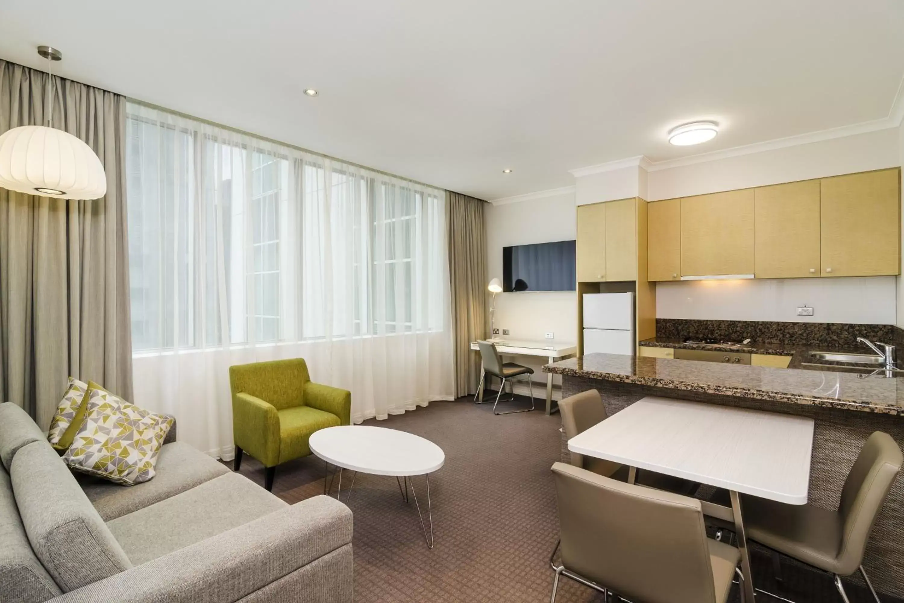 Toilet, Seating Area in Clarion Suites Gateway