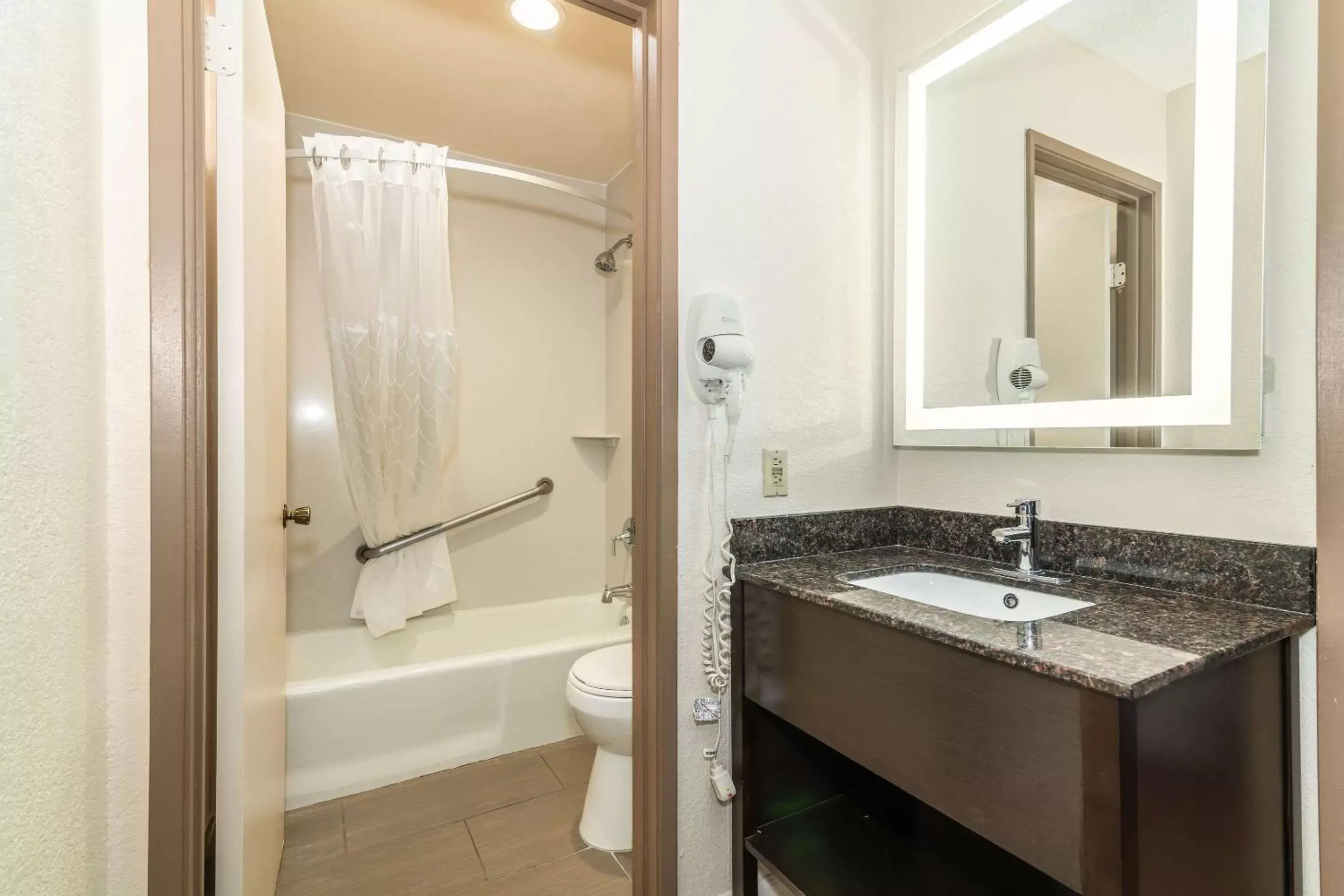 Bedroom in Rodeway Inn On Historic Route 66 Bedroom in Rodeway Inn On Historic Route 66