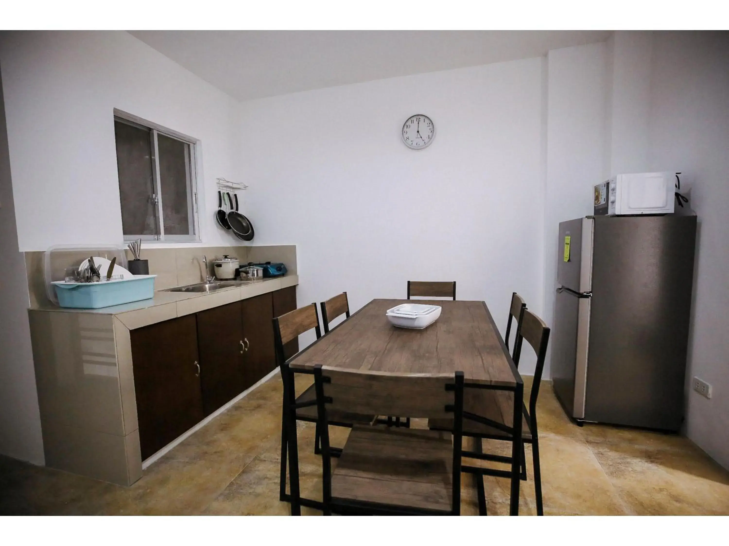 Dining Area in OYO 789 Abn Residences