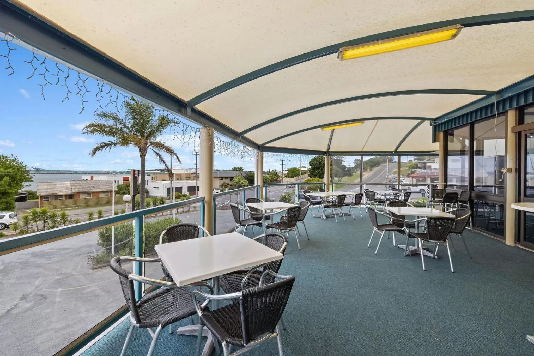 Balcony/Terrace, Restaurant/Places to Eat in Navigators Motel
