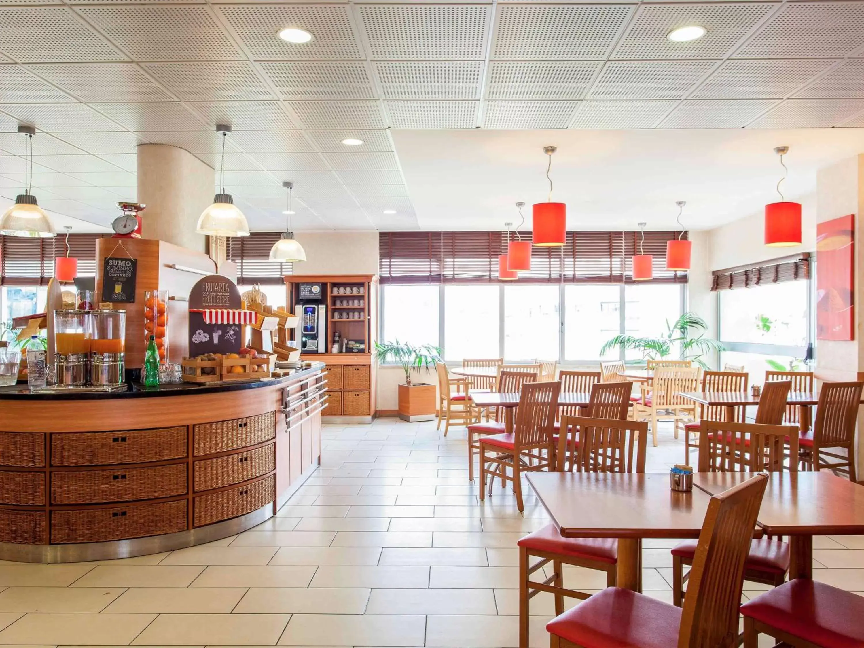 Restaurant/Places to Eat in Hotel ibis Lisboa Jose Malhoa