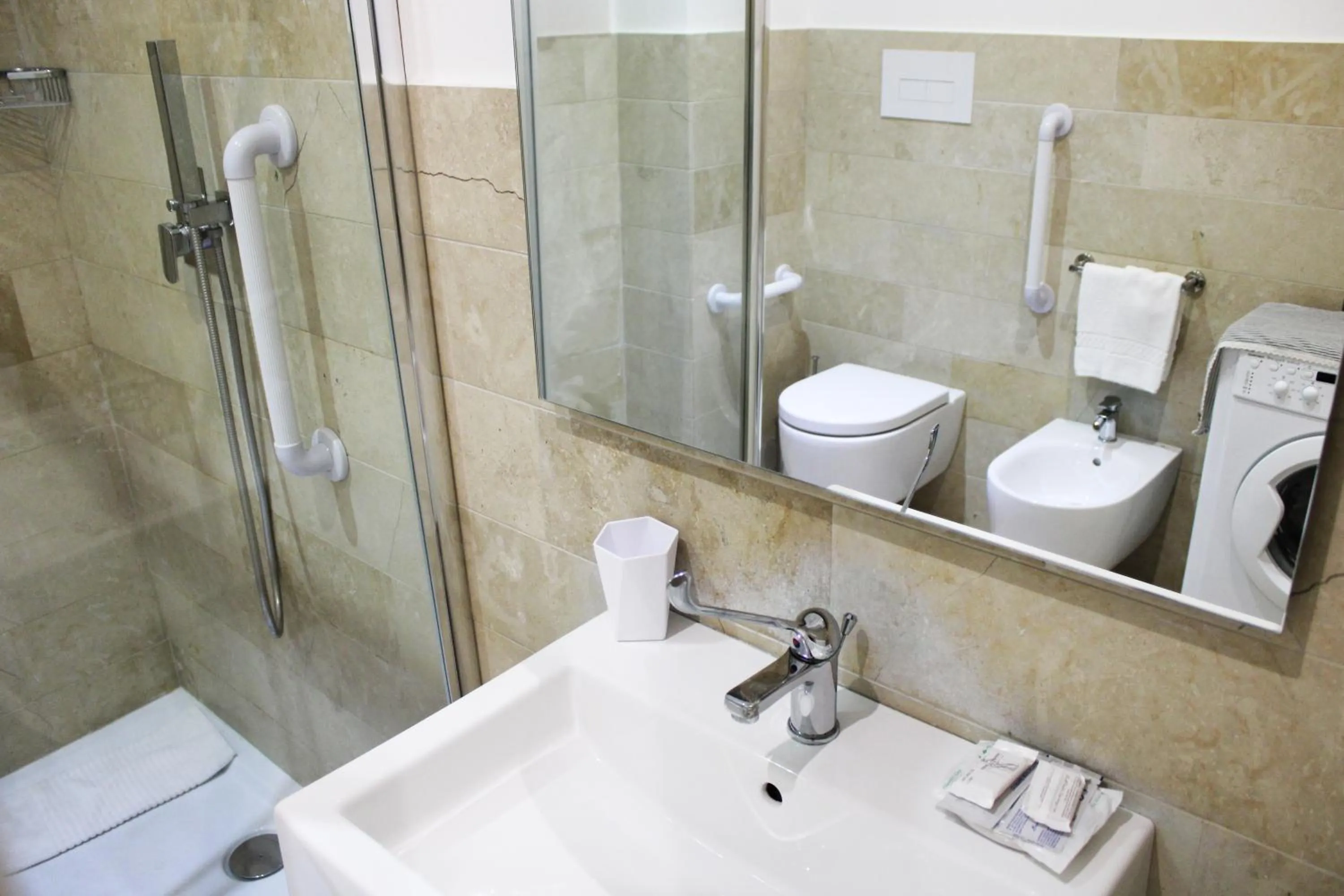 Bathroom in ZIBIBBO SUITES & ROOMS - Aparthotel in Centro Storico a Trapani