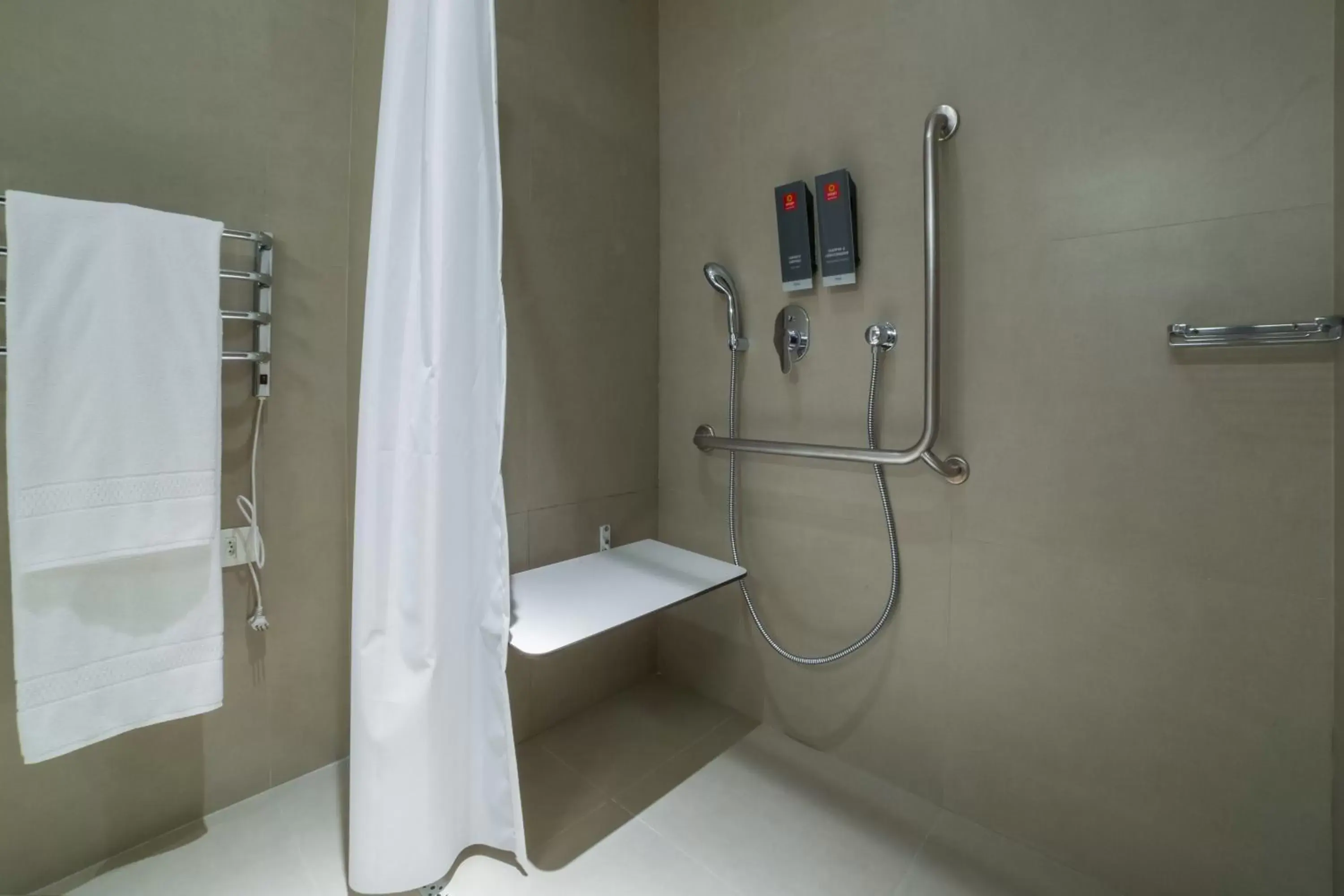 Shower, Bathroom in Aparthotel Adagio Sao Bernardo Do Campo