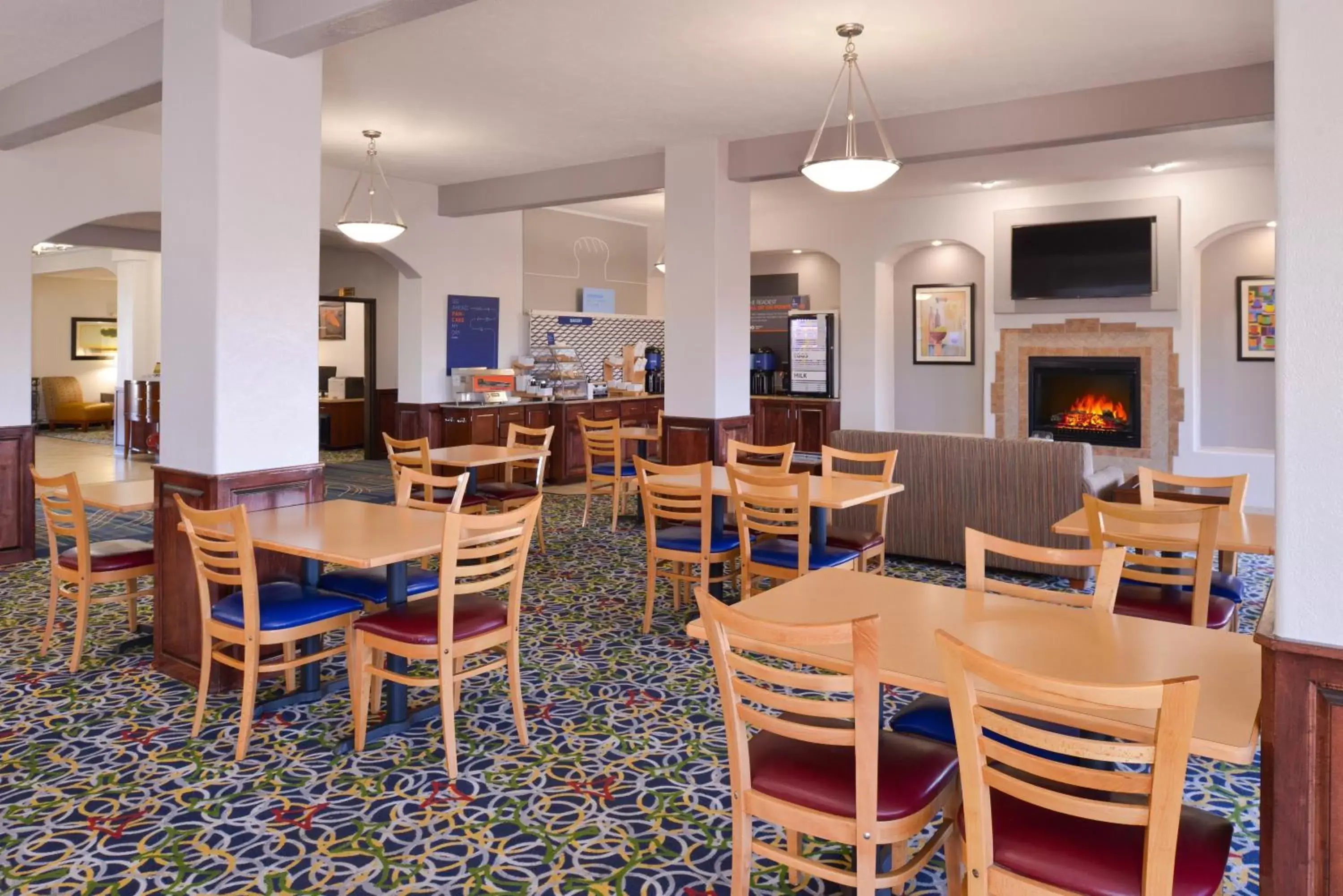 Restaurant/Places to Eat in Holiday Inn Express Hotel & Suites Alamosa, an IHG Hotel