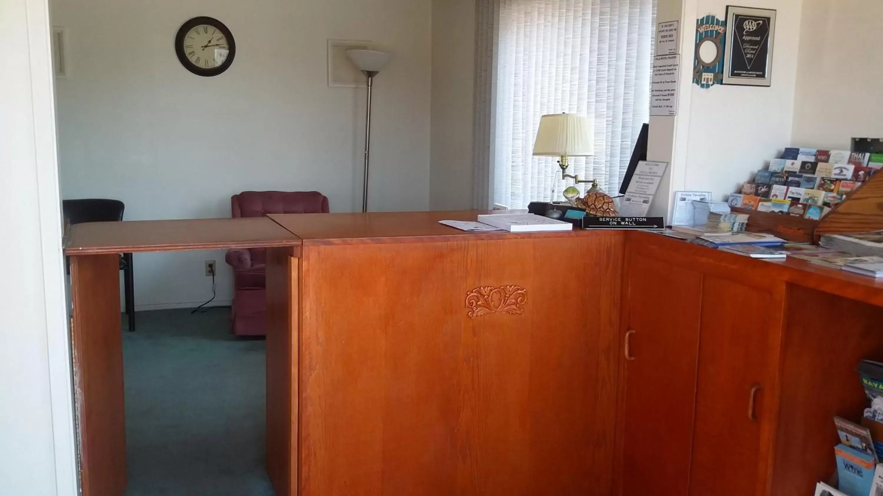 Seating area, Kitchen/Kitchenette in Villa Motel