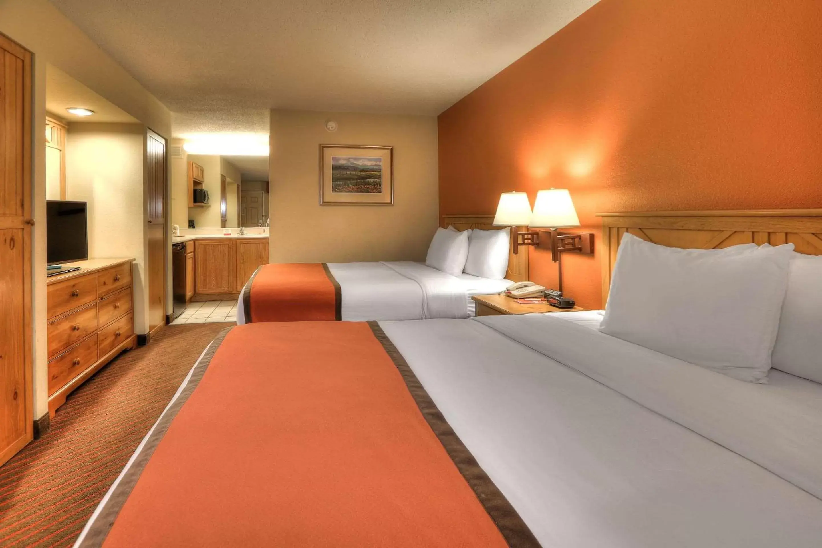 Photo of the whole room, Bed in Econo Lodge Pigeon Forge Riverside