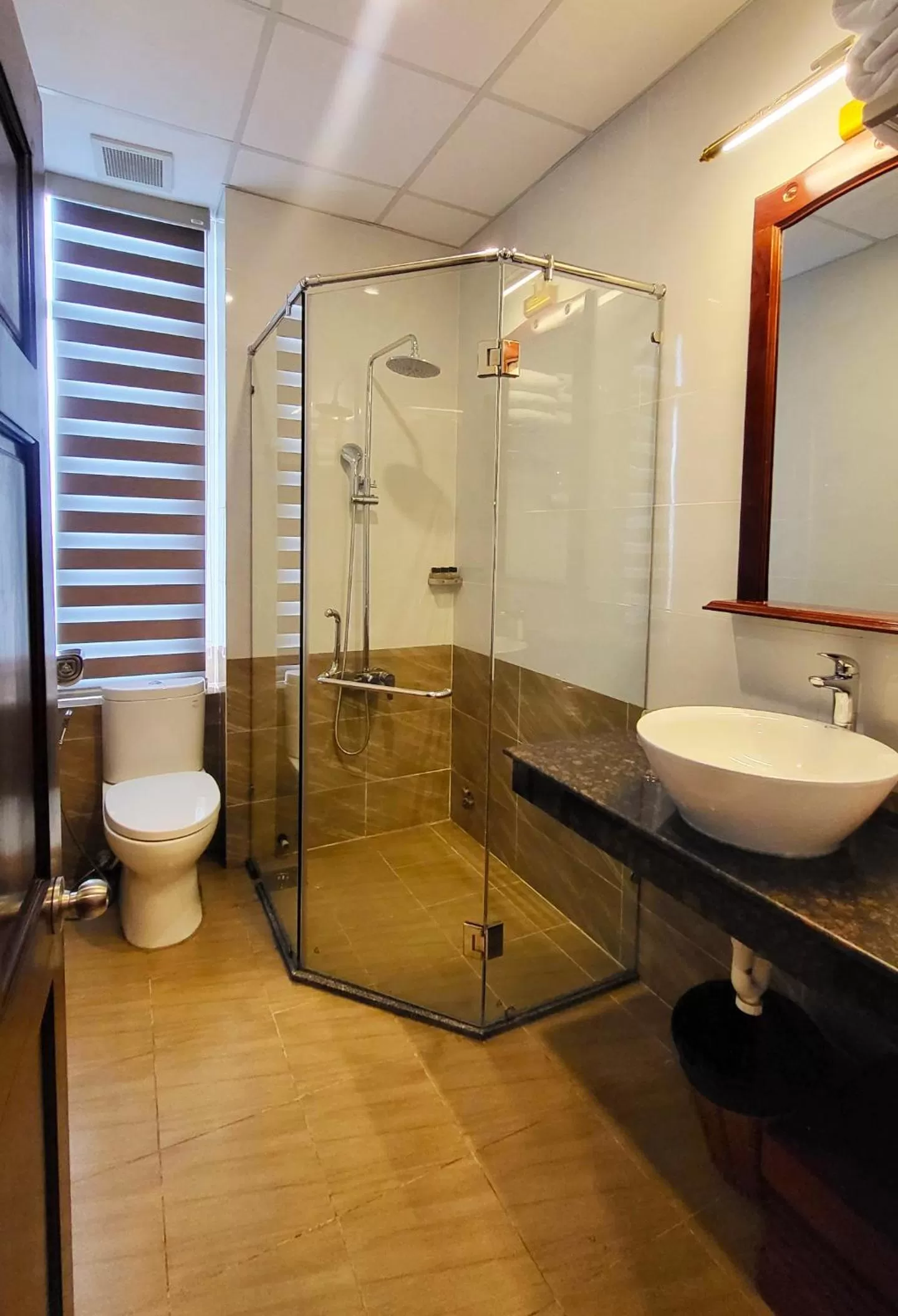 Toilet in Hoang Son Hotel - Can Tho