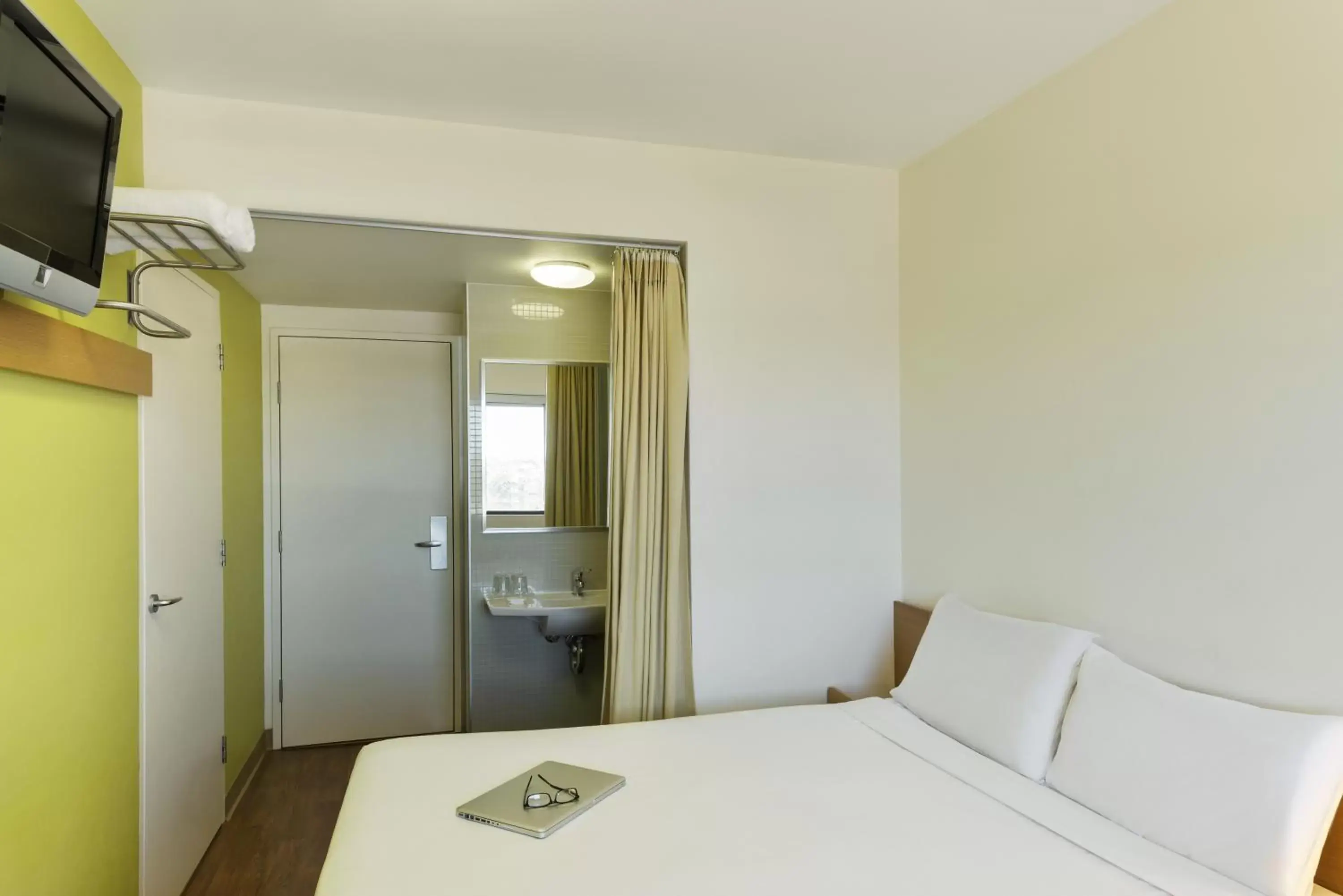 Bedroom, Bed in ibis Budget Sydney Olympic Park