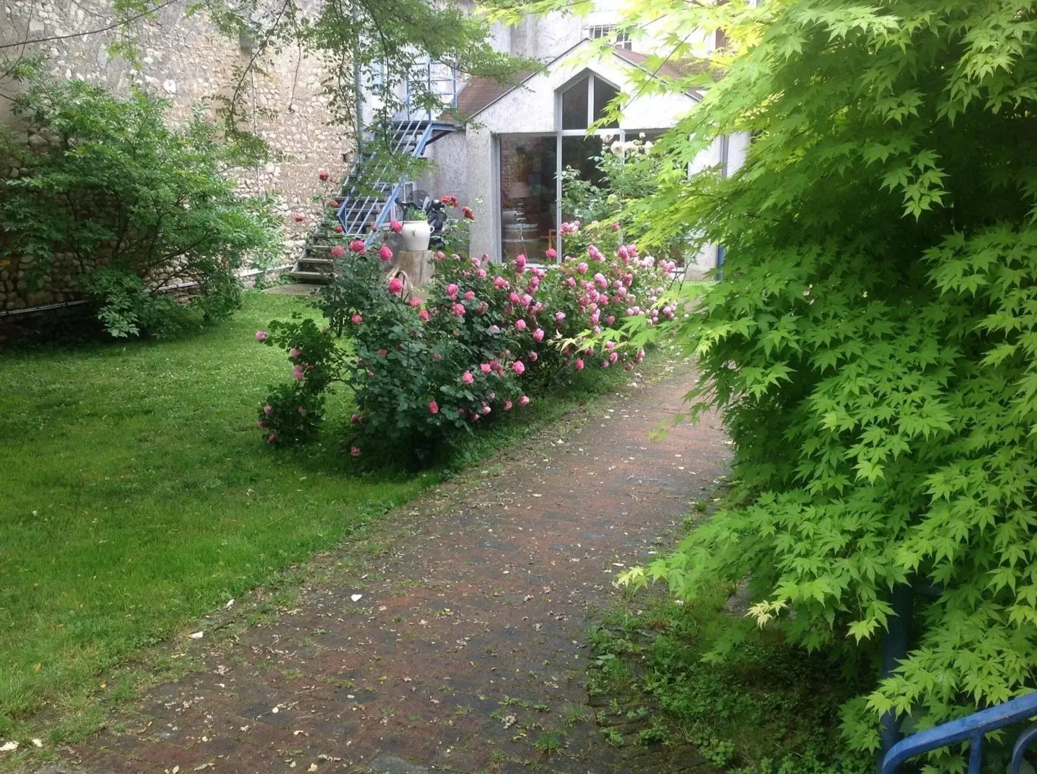 Facade/entrance, Garden in Hotel Le Bon Laboureur