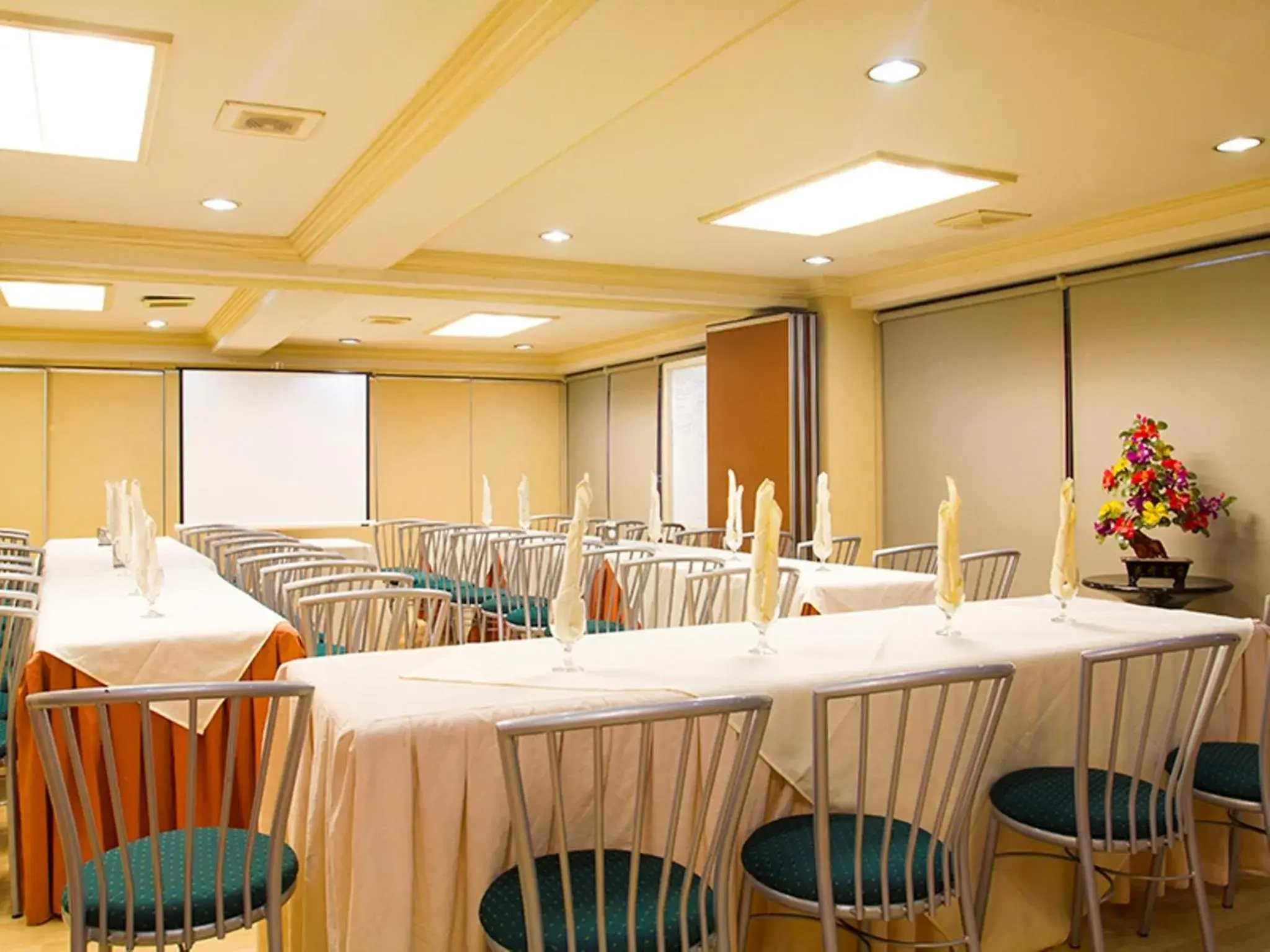 Banquet/Function facilities in Grand City Hotel