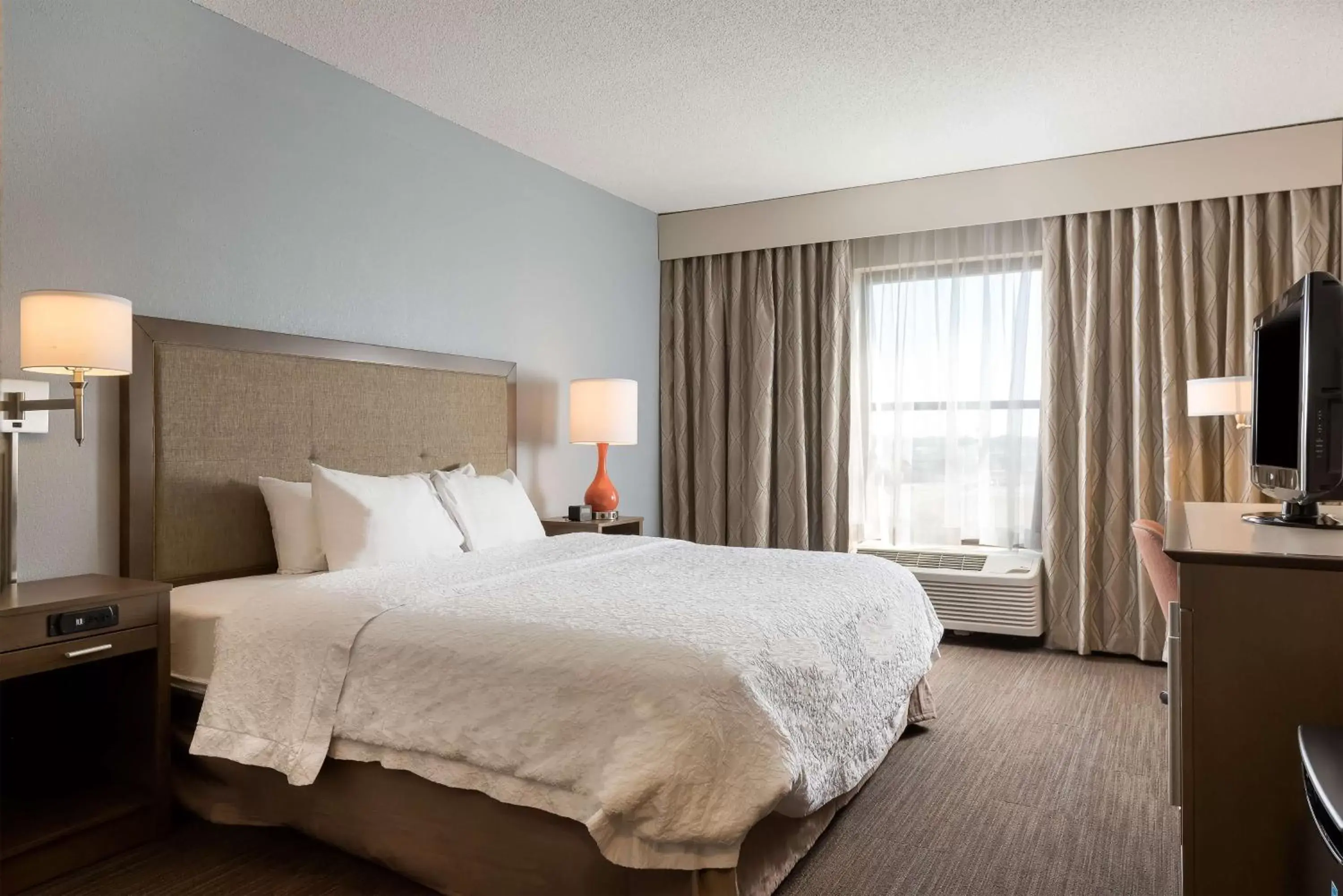 Bed in Hampton Inn Myrtle Beach West Bed in Hampton Inn Myrtle Beach West