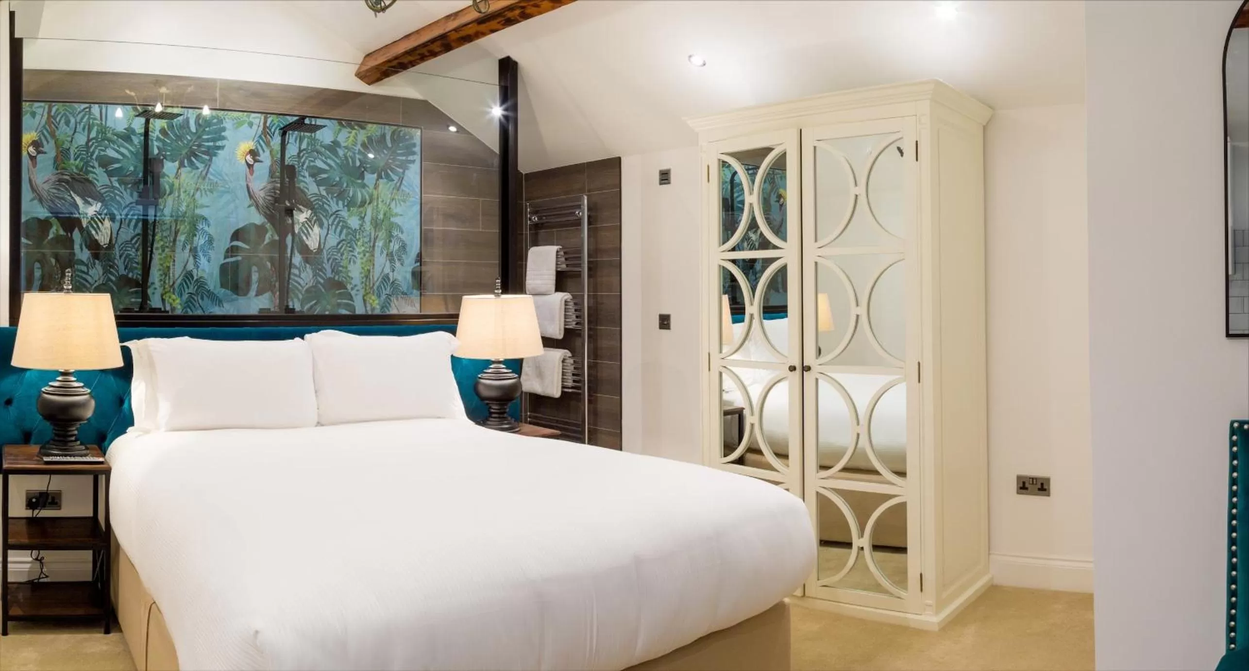 Shower, Bed in The Hotel Chester