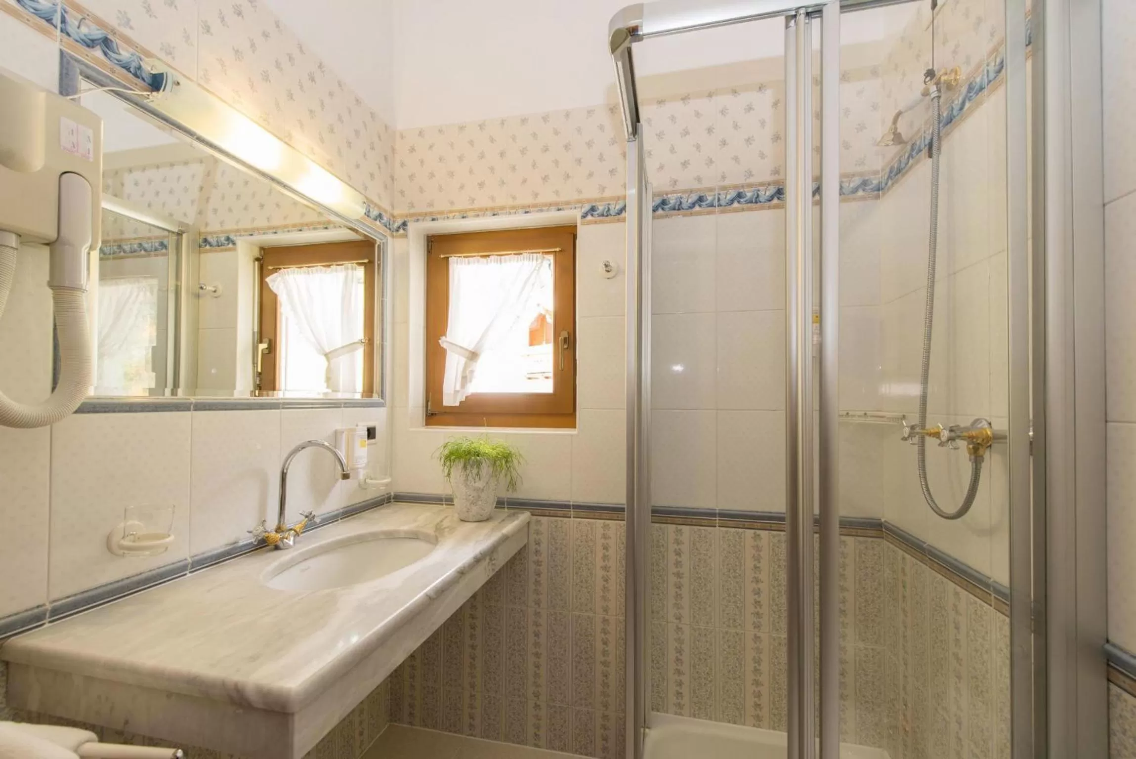 Bathroom in Santeshotel