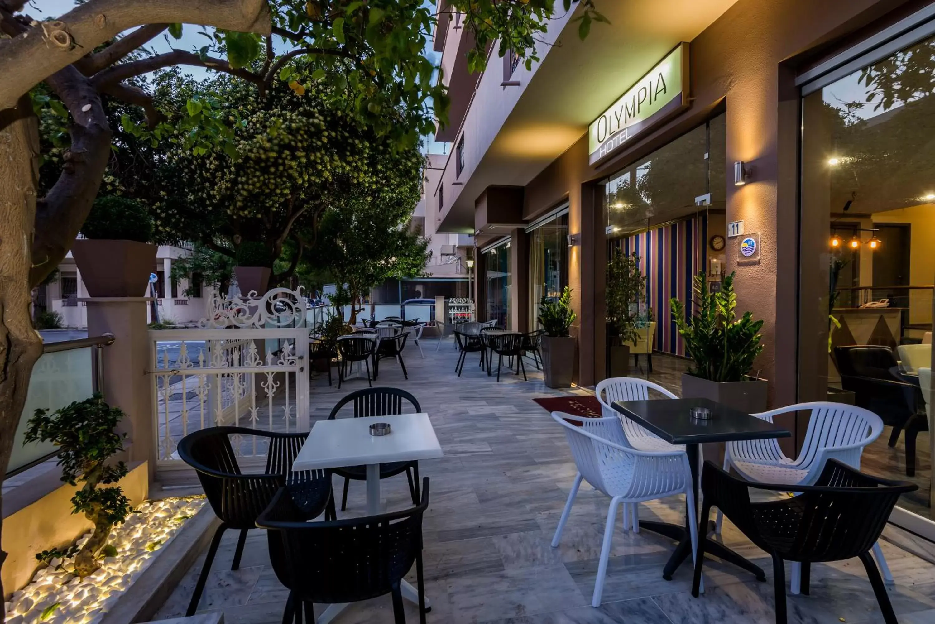 Garden, Restaurant/Places to Eat in Olympia Hotel