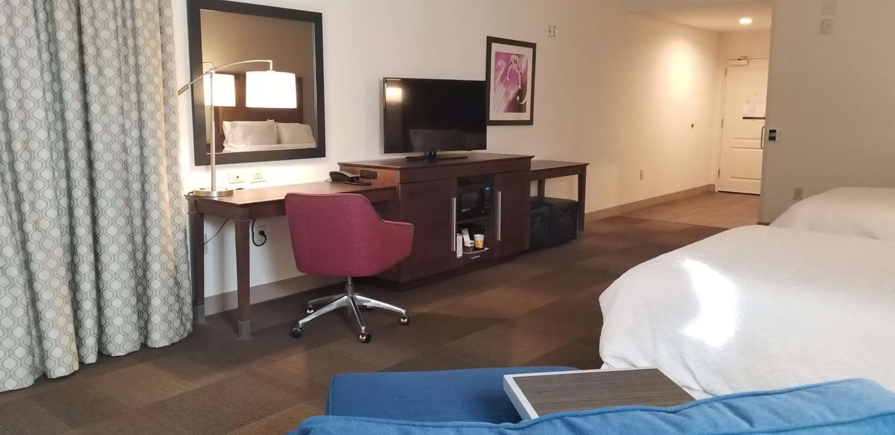 Bedroom, TV/Entertainment Center in Hampton Inn by Hilton New Paltz, NY