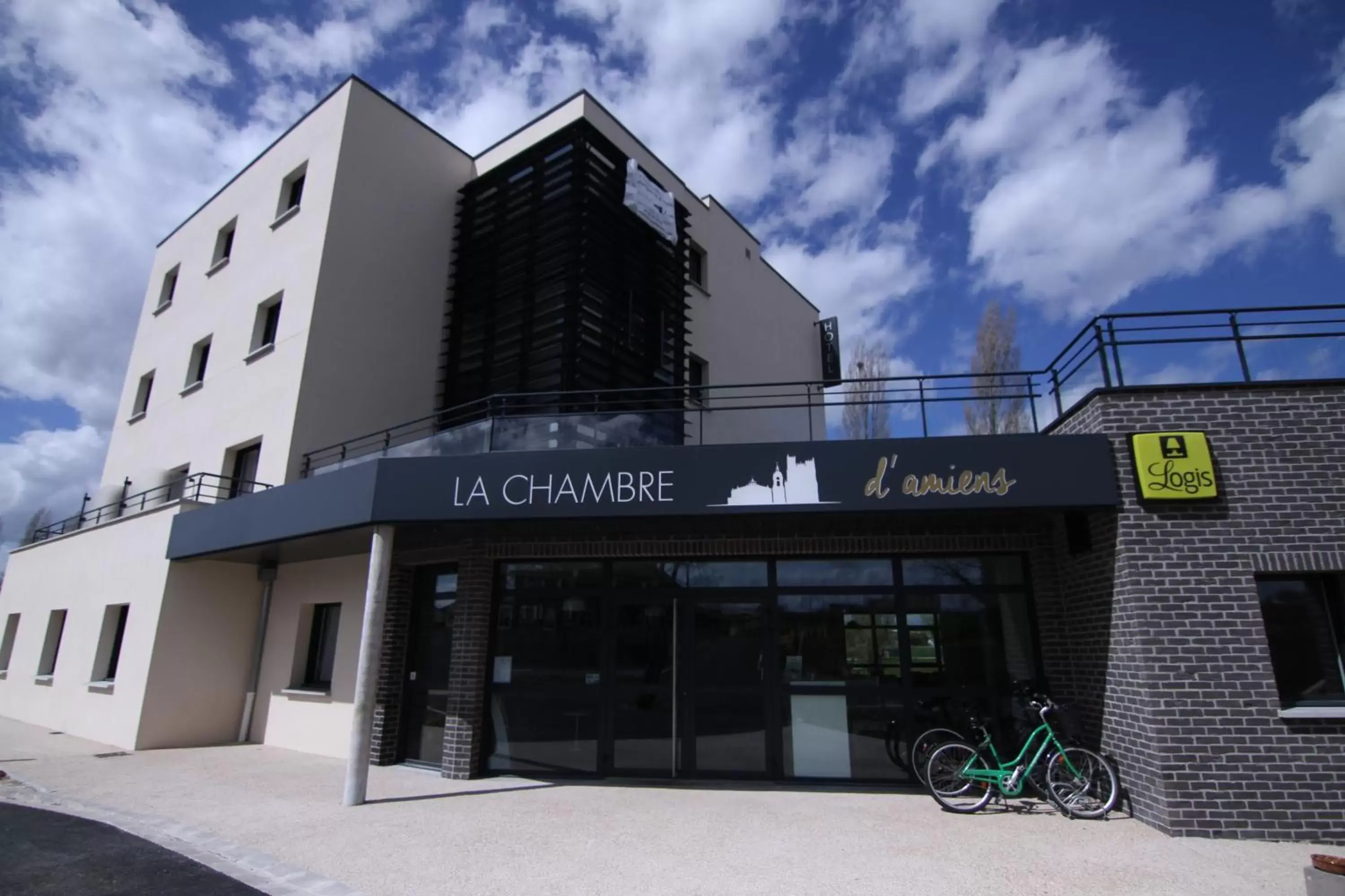 Facade/entrance, Property Building in Logis hôtel - La Chambre D'Amiens