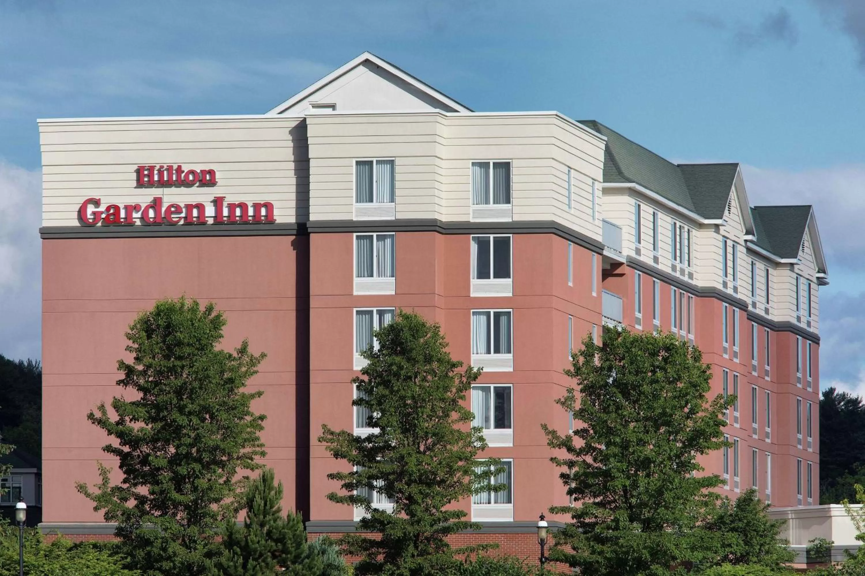 Property building in Hilton Garden Inn Auburn Riverwatch
