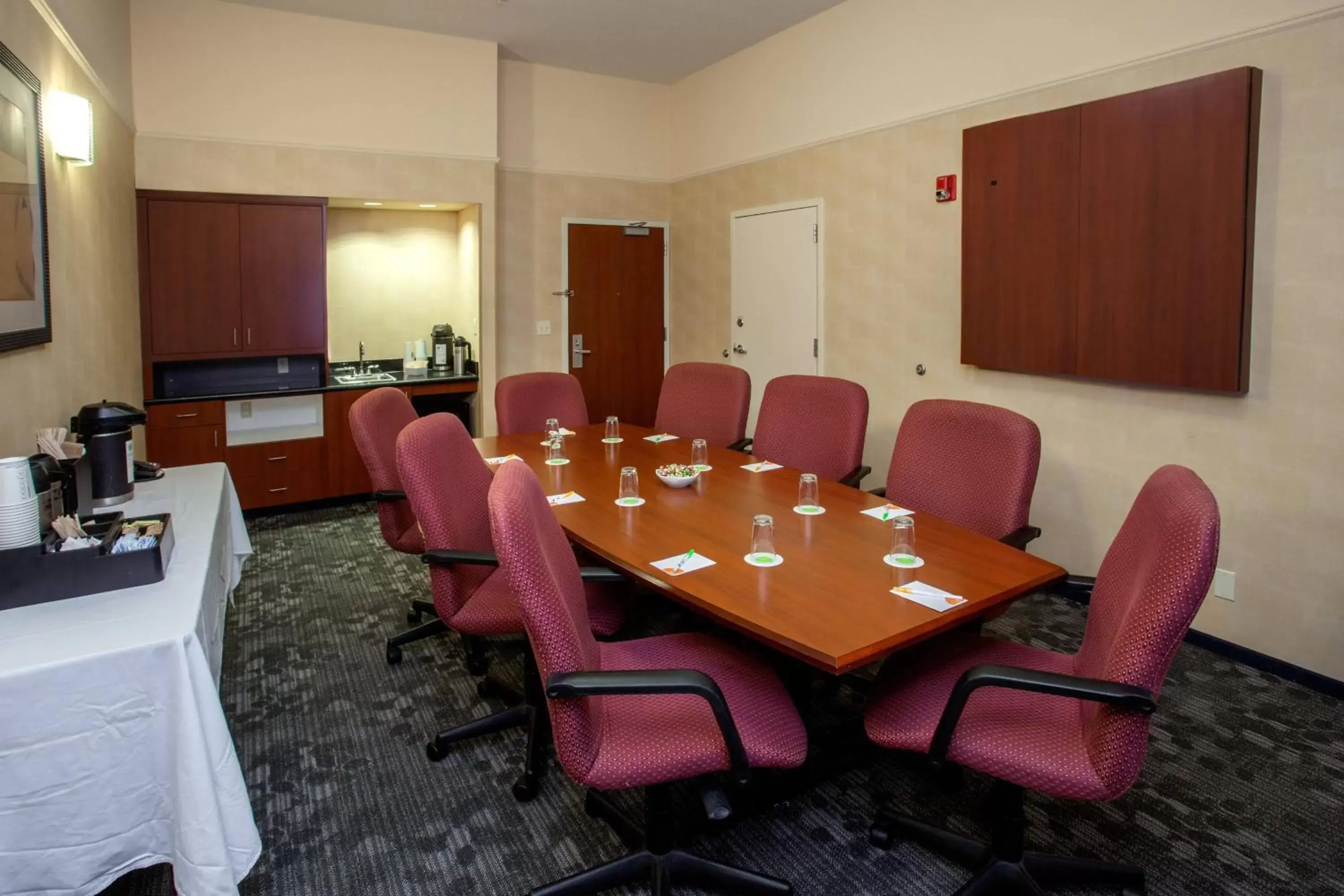 Meeting/conference room in Courtyard Boston Raynham