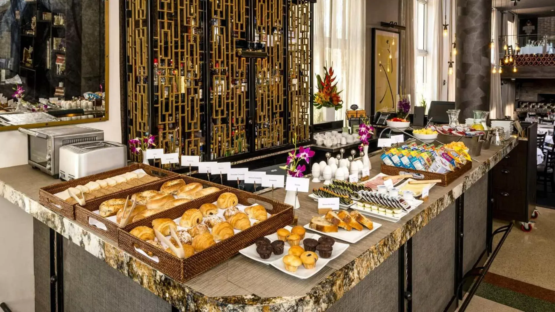 Continental breakfast, Food in The Marlin Hotel