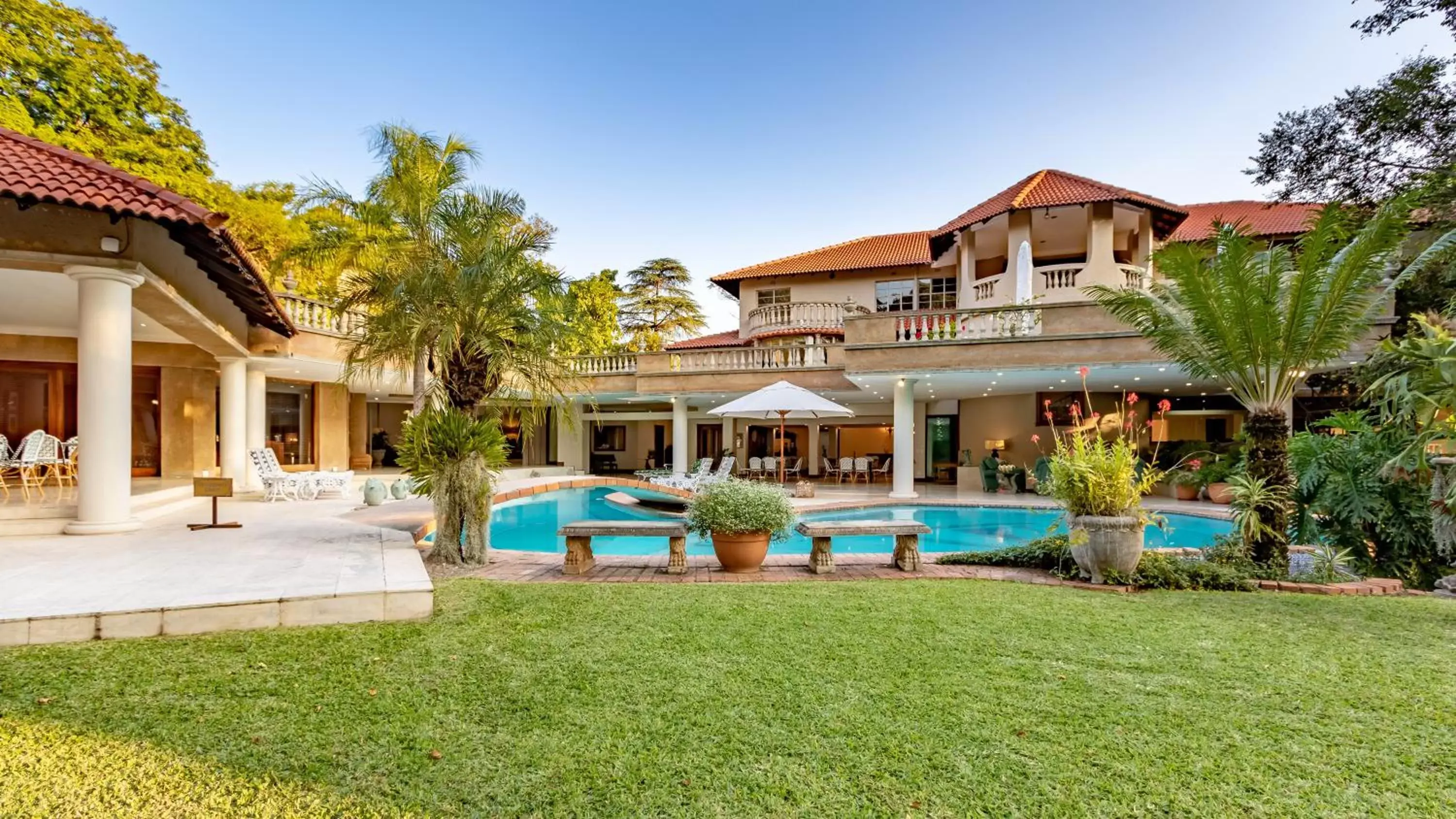 Christies at 32 on Russell Christies at 32 on Russell