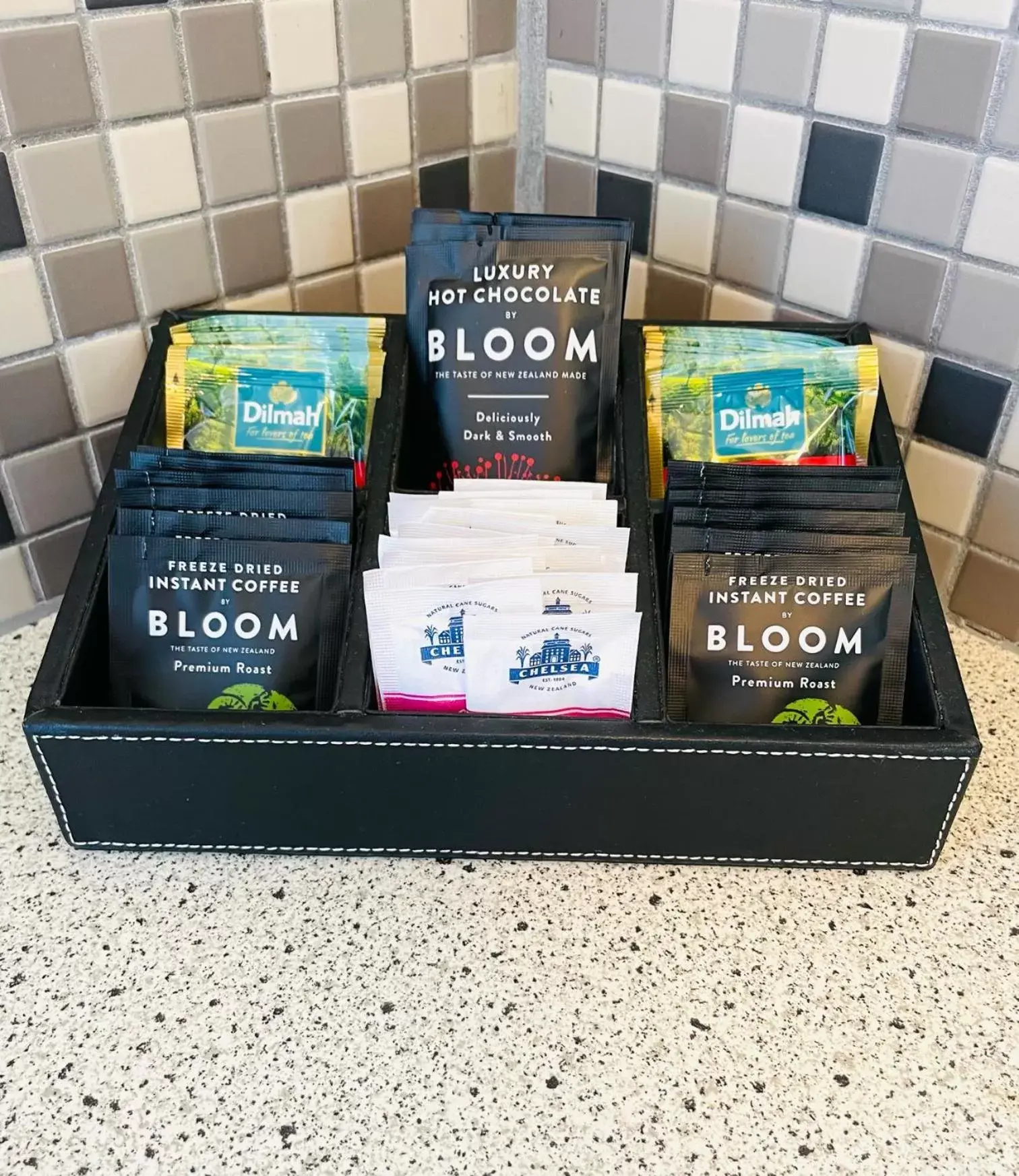 Two-Bedroom Apartment with 2 Queen Beds in 298 Westside Motor Lodge Two-Bedroom Apartment with 2 Queen Beds in 298 Westside Motor Lodge