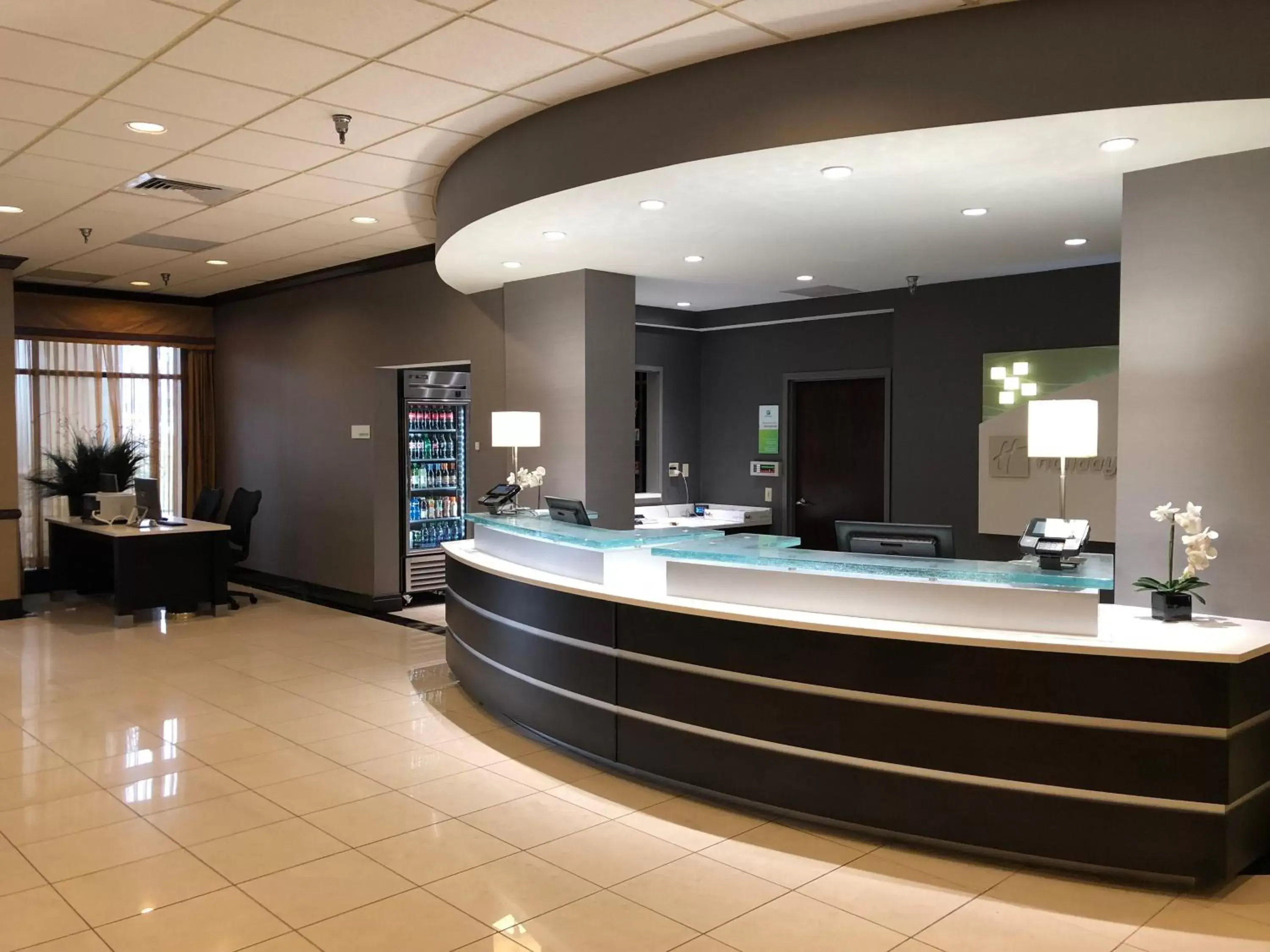 Property building, Lobby/Reception in Holiday Inn Youngstown-South - Boardman, an IHG Hotel