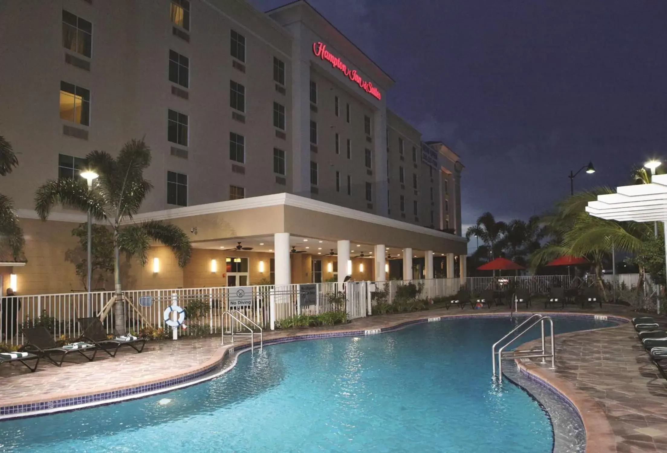 Pool view, Property Building in Hampton Inn & Suites Homestead Miami South