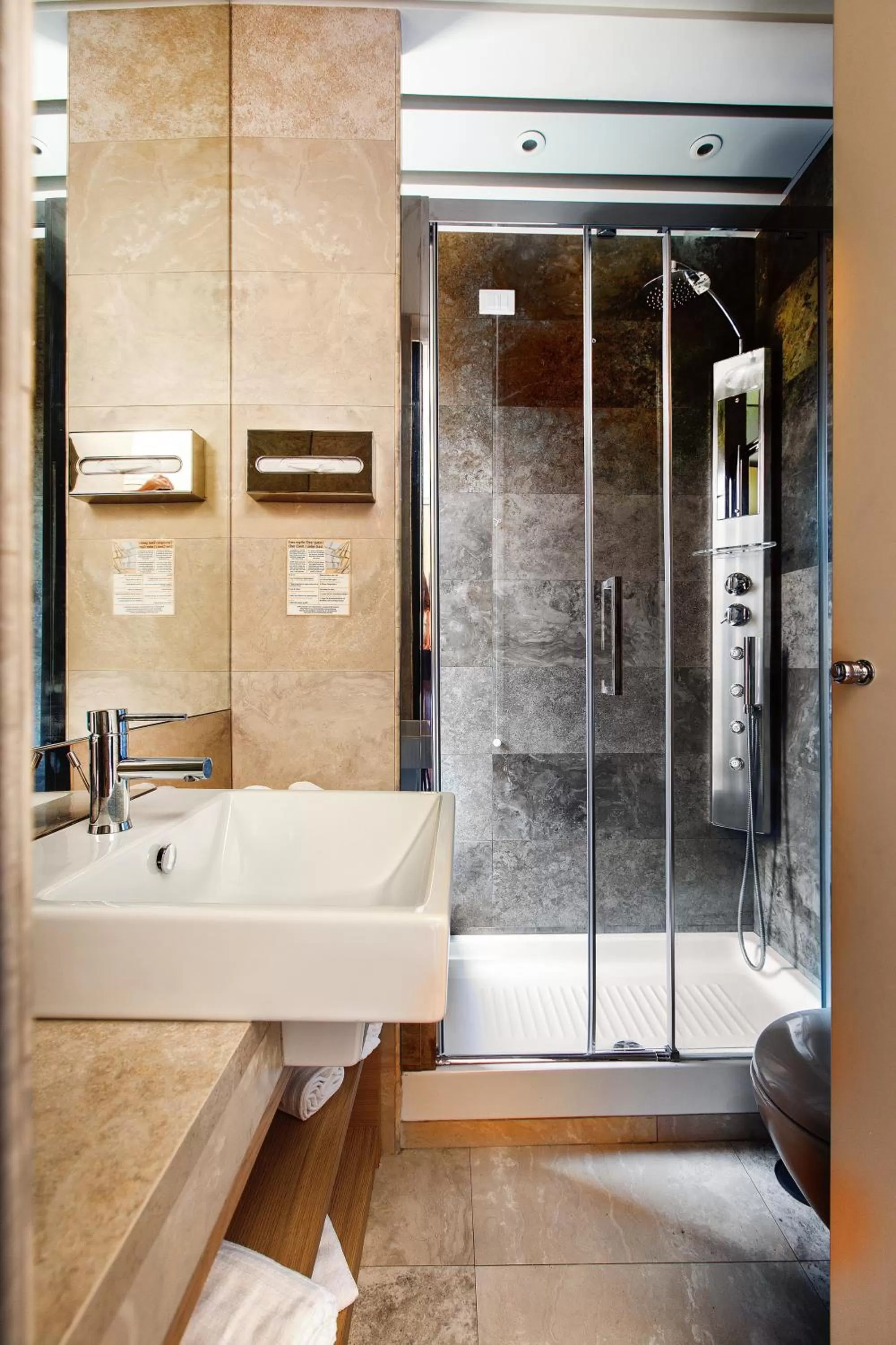 Bathroom in Hotel Smeraldo