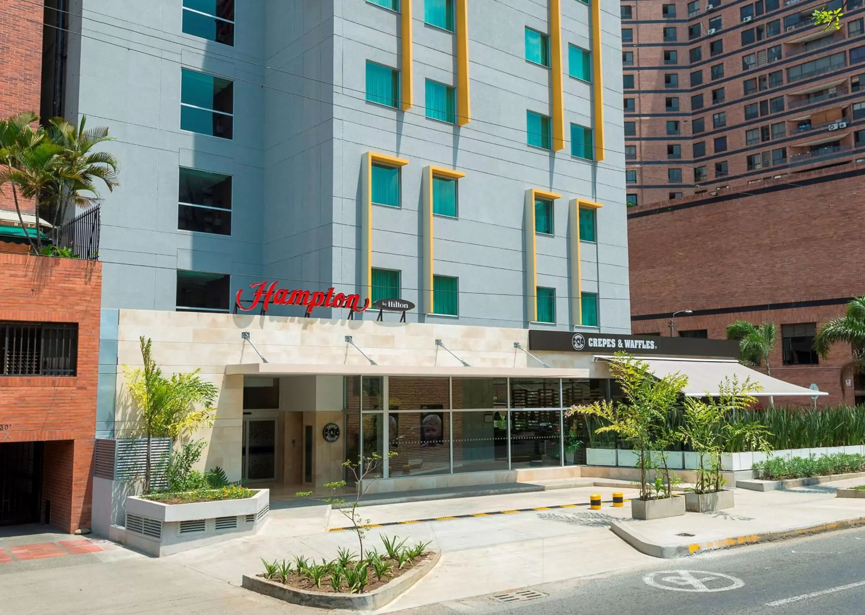 Property Building in Hampton by Hilton Cali