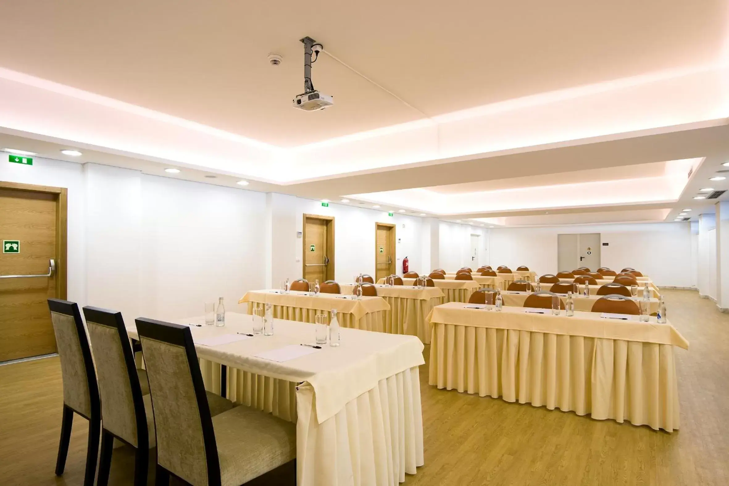 Business facilities in Monte Gordo Hotel Apartamentos & Spa