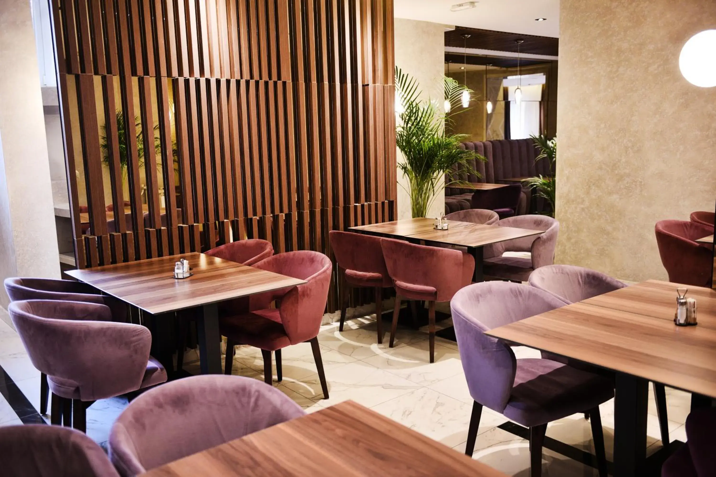 Restaurant/Places to Eat in Hotel Ideja