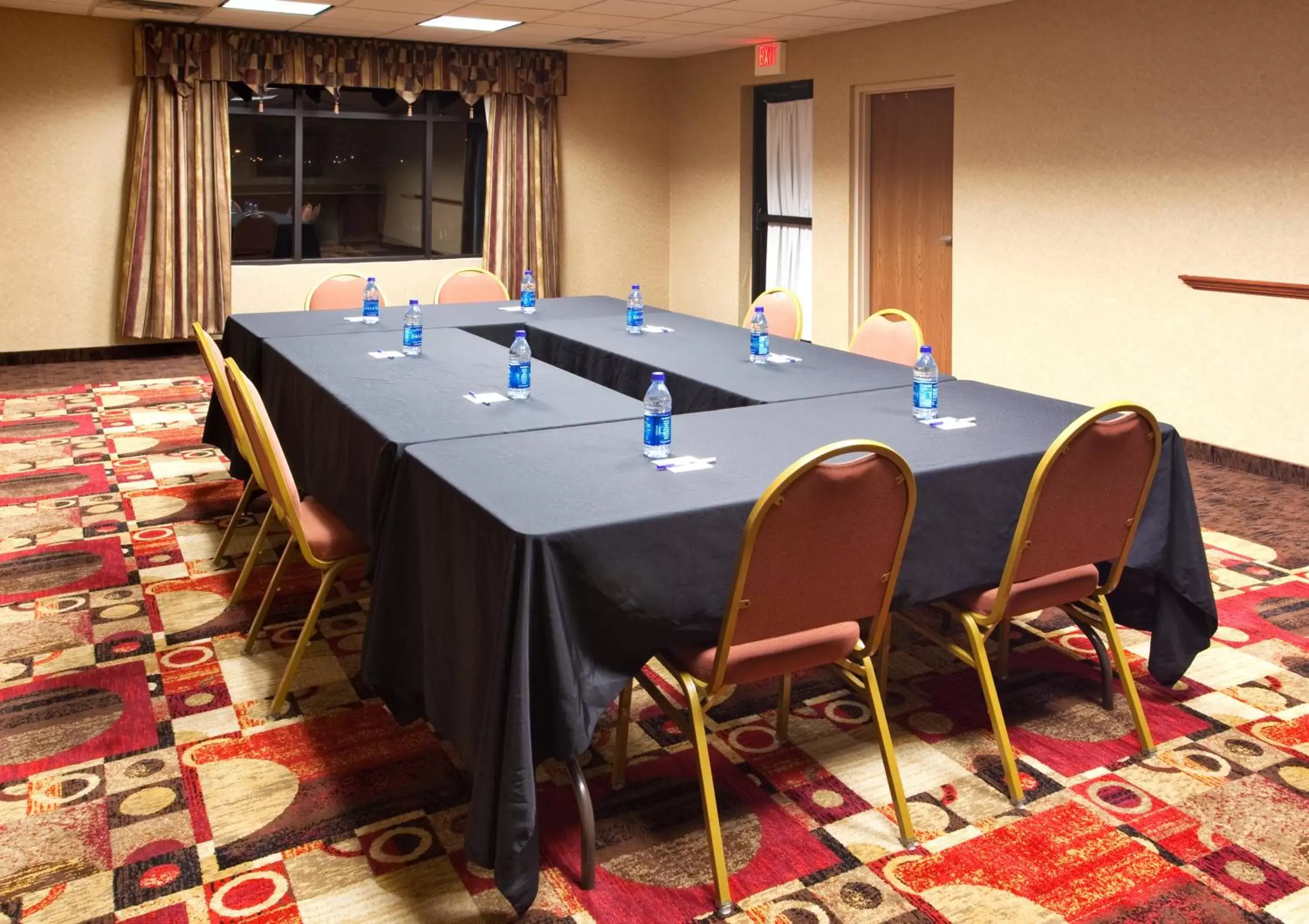 Meeting/conference room in Holiday Inn Express Hotel & Suites Bowling Green, an IHG Hotel