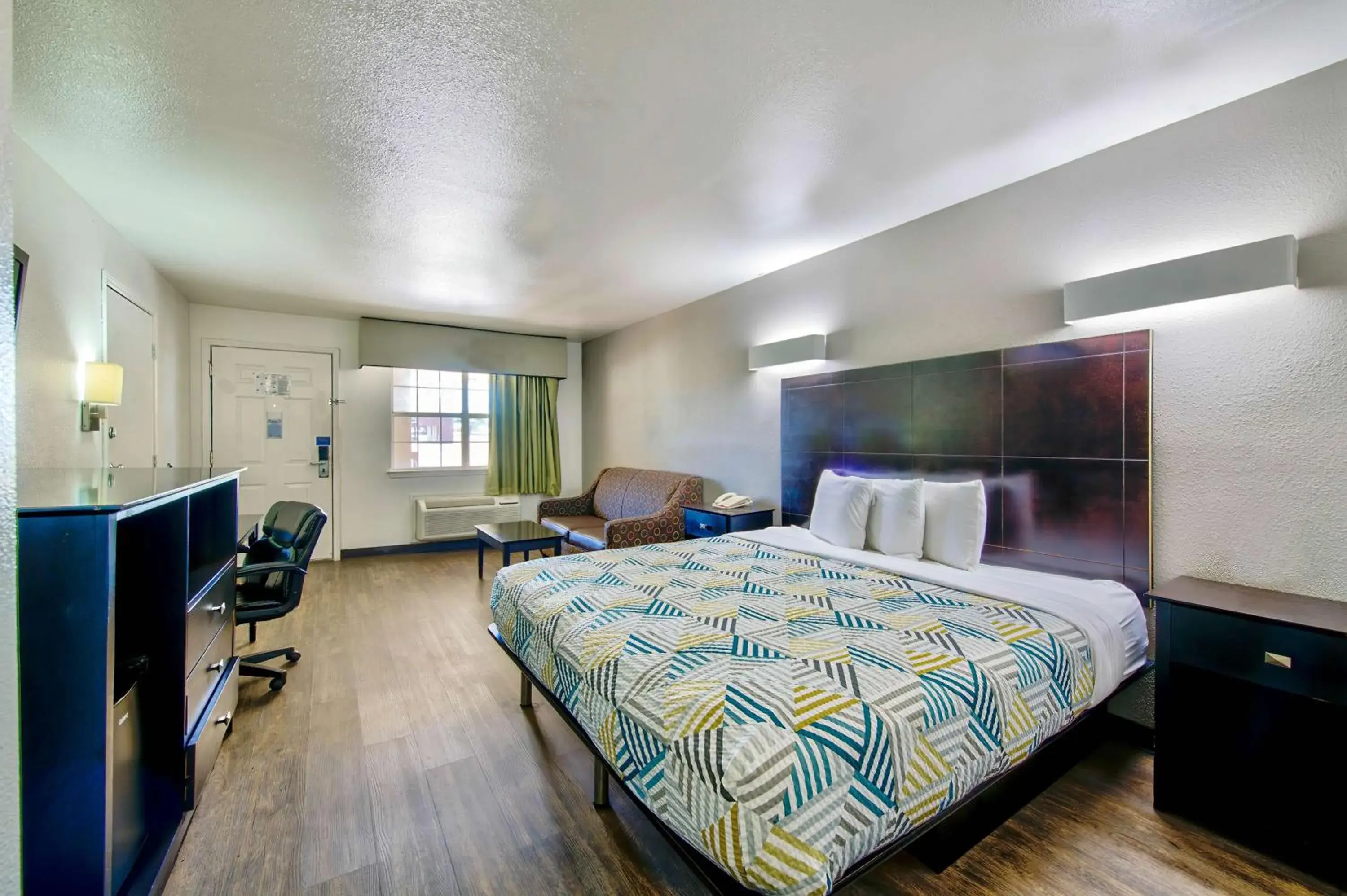 Bedroom in Motel 6-Arlington, TX