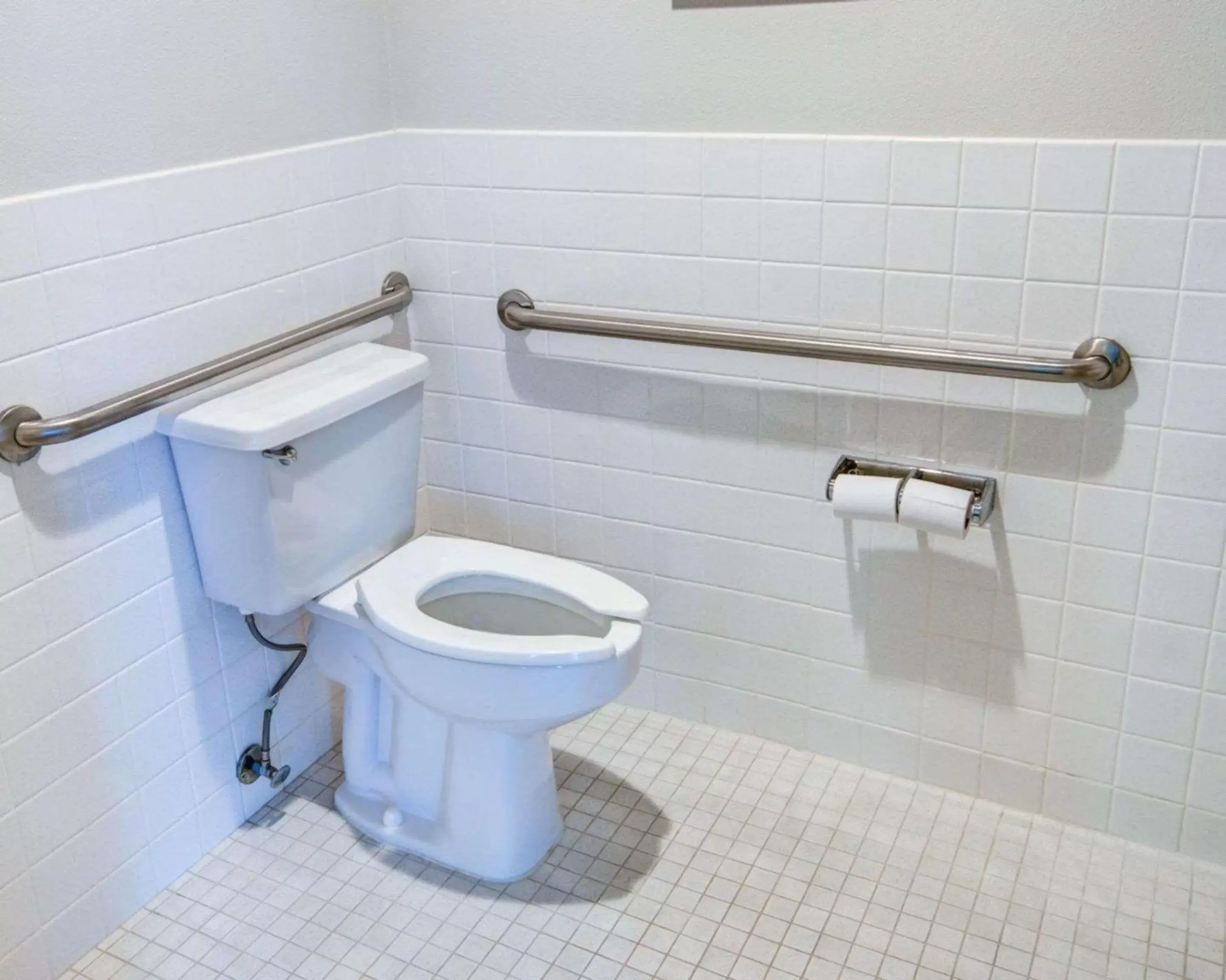 Photo of the whole room in Comfort Inn Redding Near I-5 Photo of the whole room in Comfort Inn Redding Near I-5