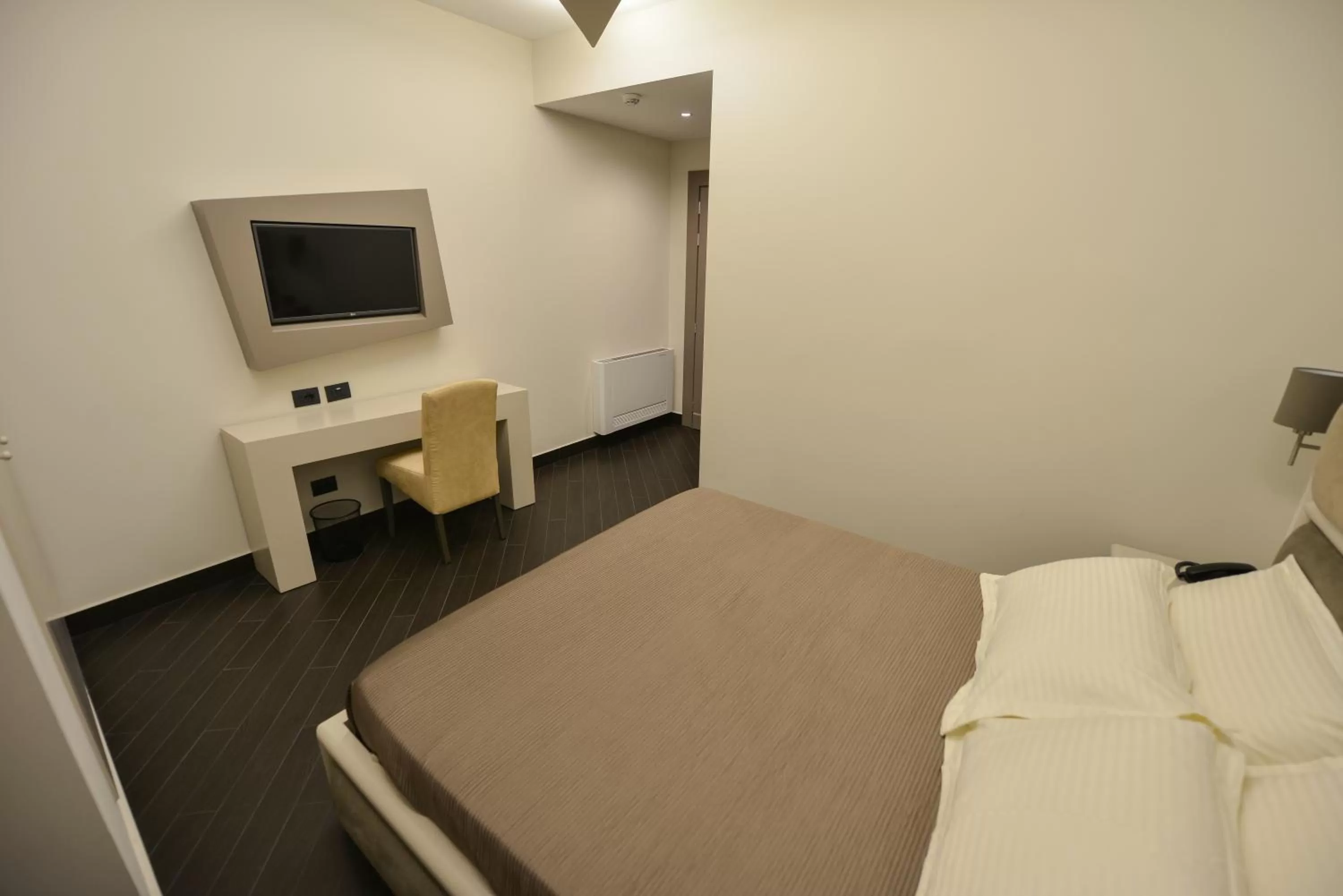 Bed in Petit Hotel Elita