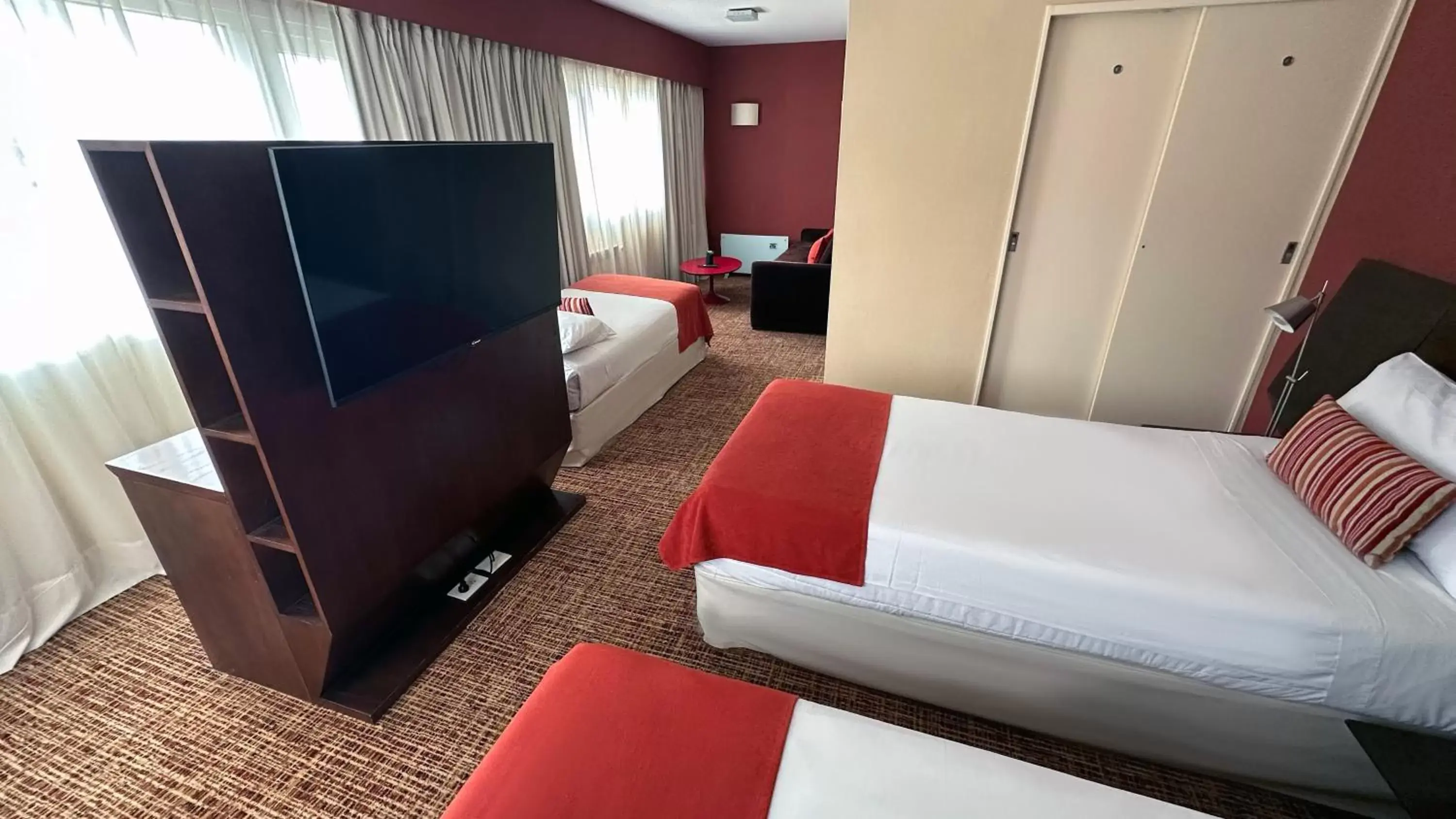 Bedroom, TV/Entertainment Center in Hotel Las Lengas