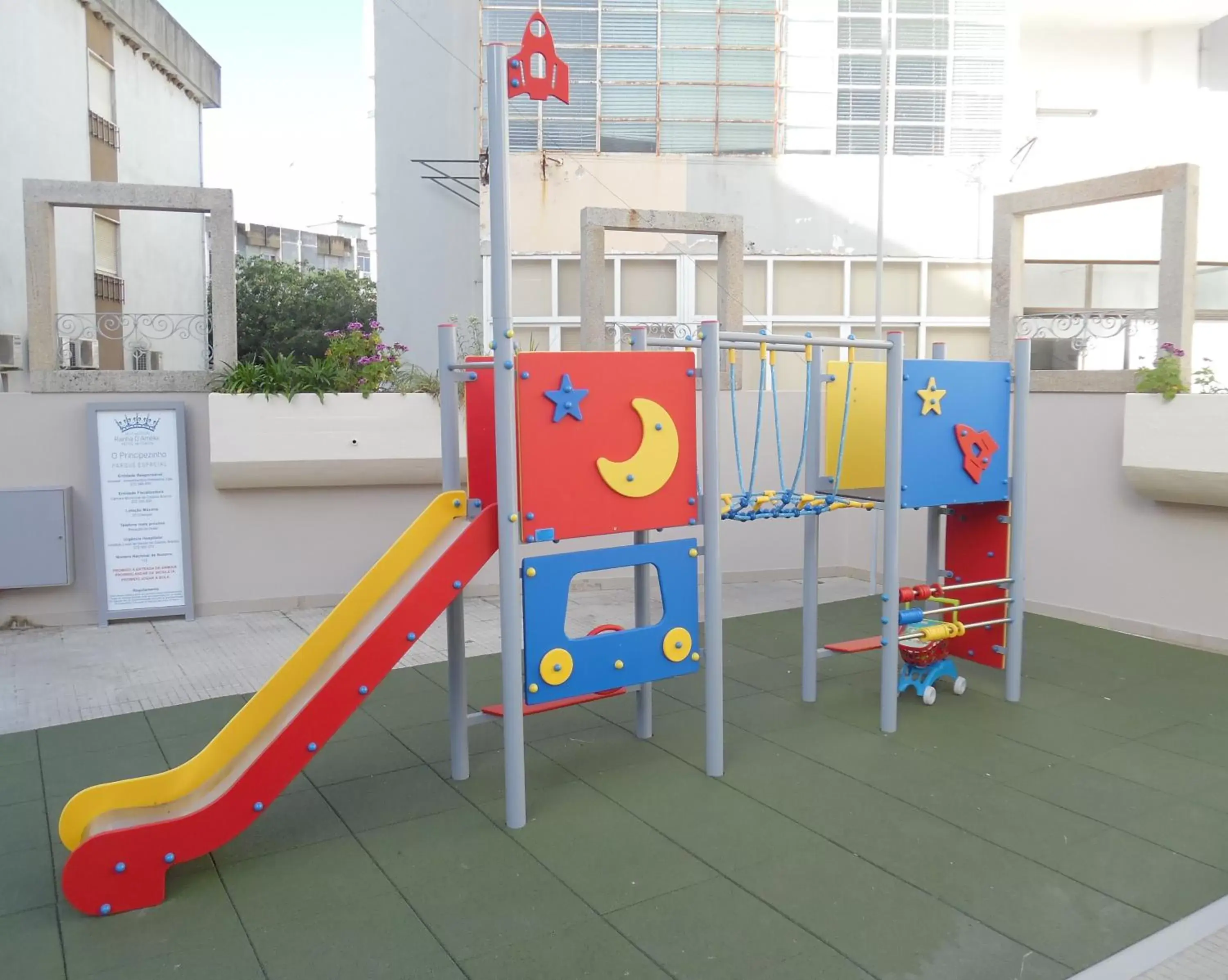 Property building, Children's Play Area in Hotel Rainha D. Amélia, Arts & Leisure