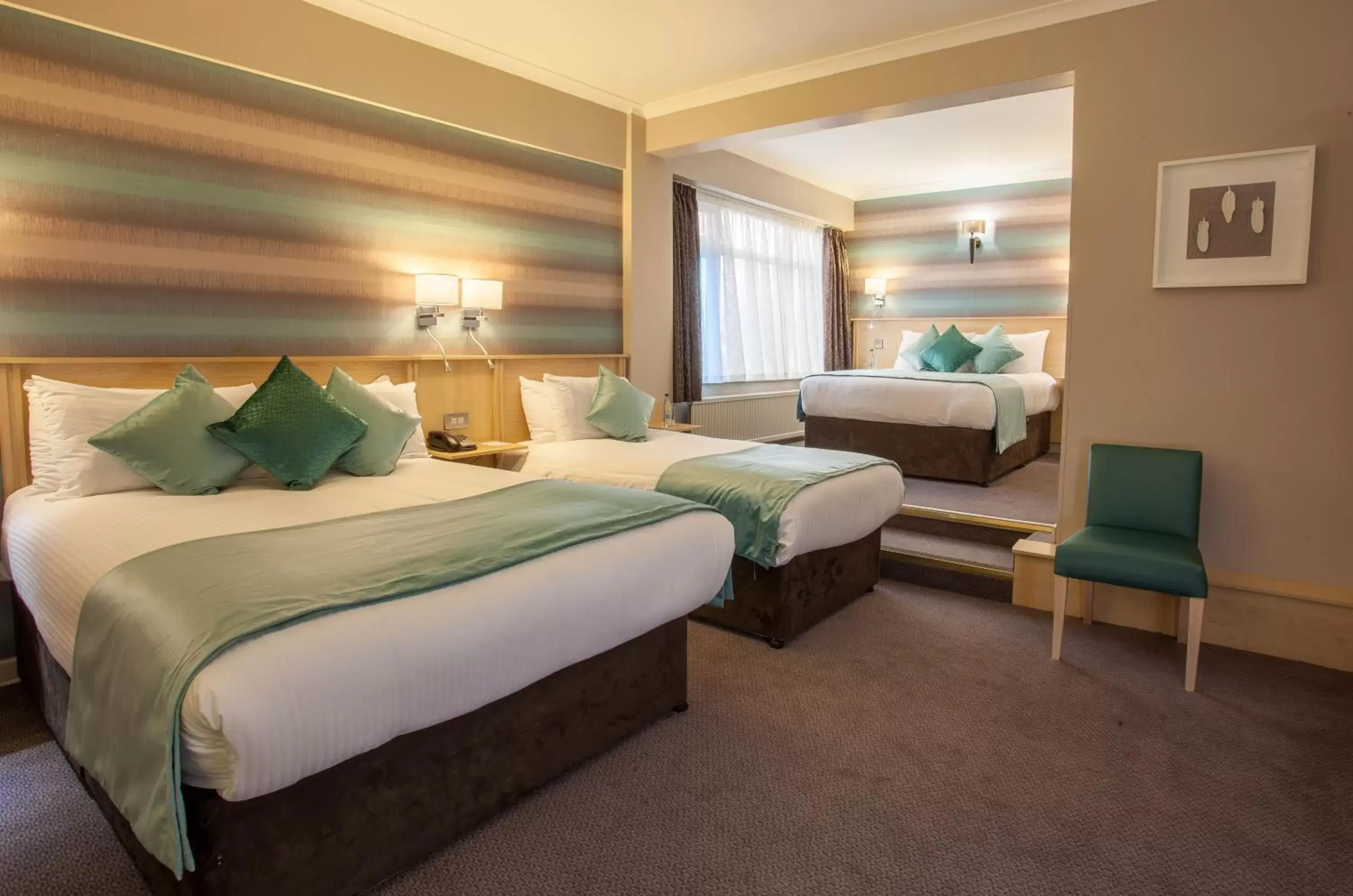 Bedroom, Bed in Best Western Manchester Altrincham Cresta Court Hotel