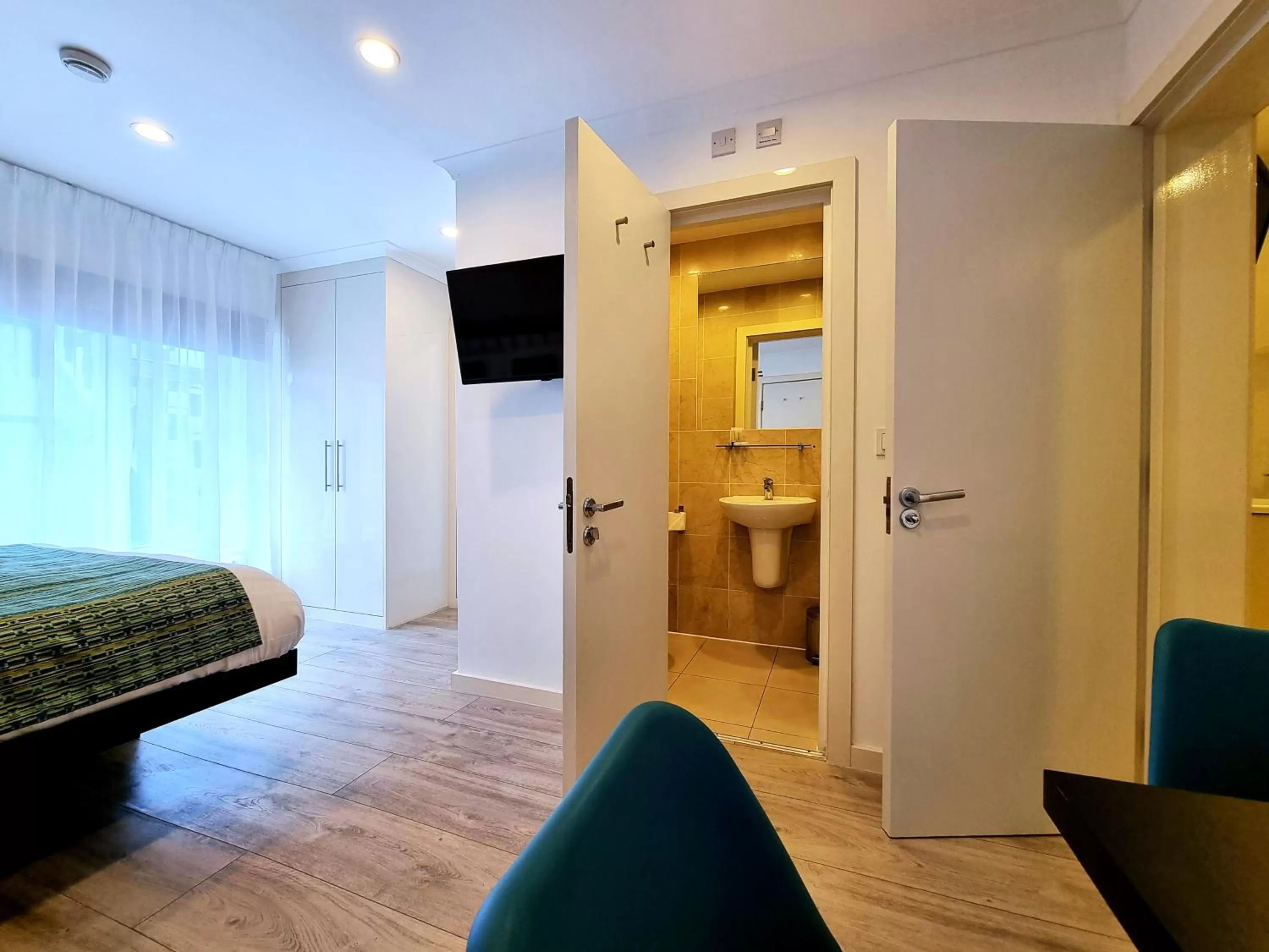 Bedroom, Bed in 146 STUDIOS Marylebone