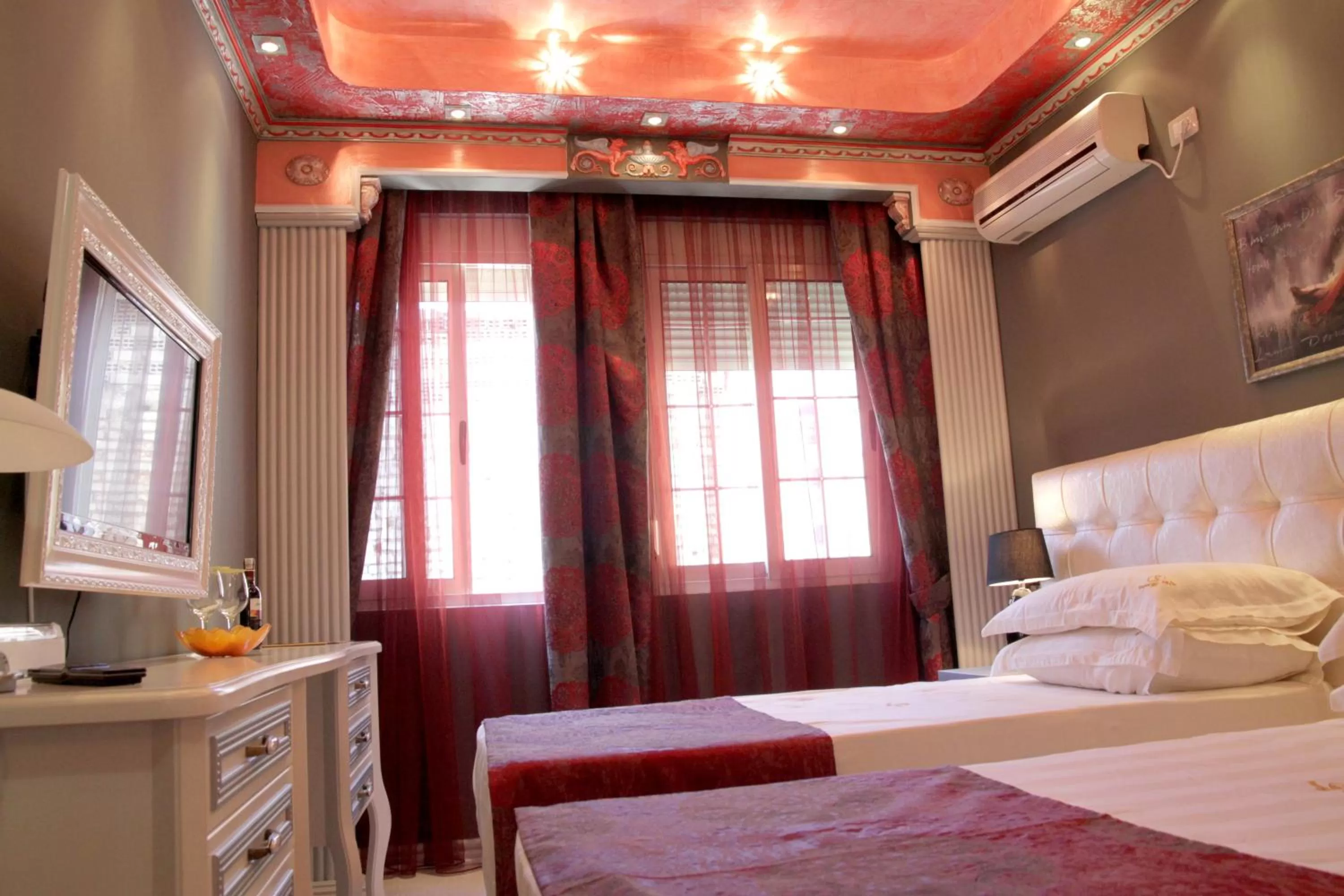 Bed in Hotel Villa Fernando Tirana