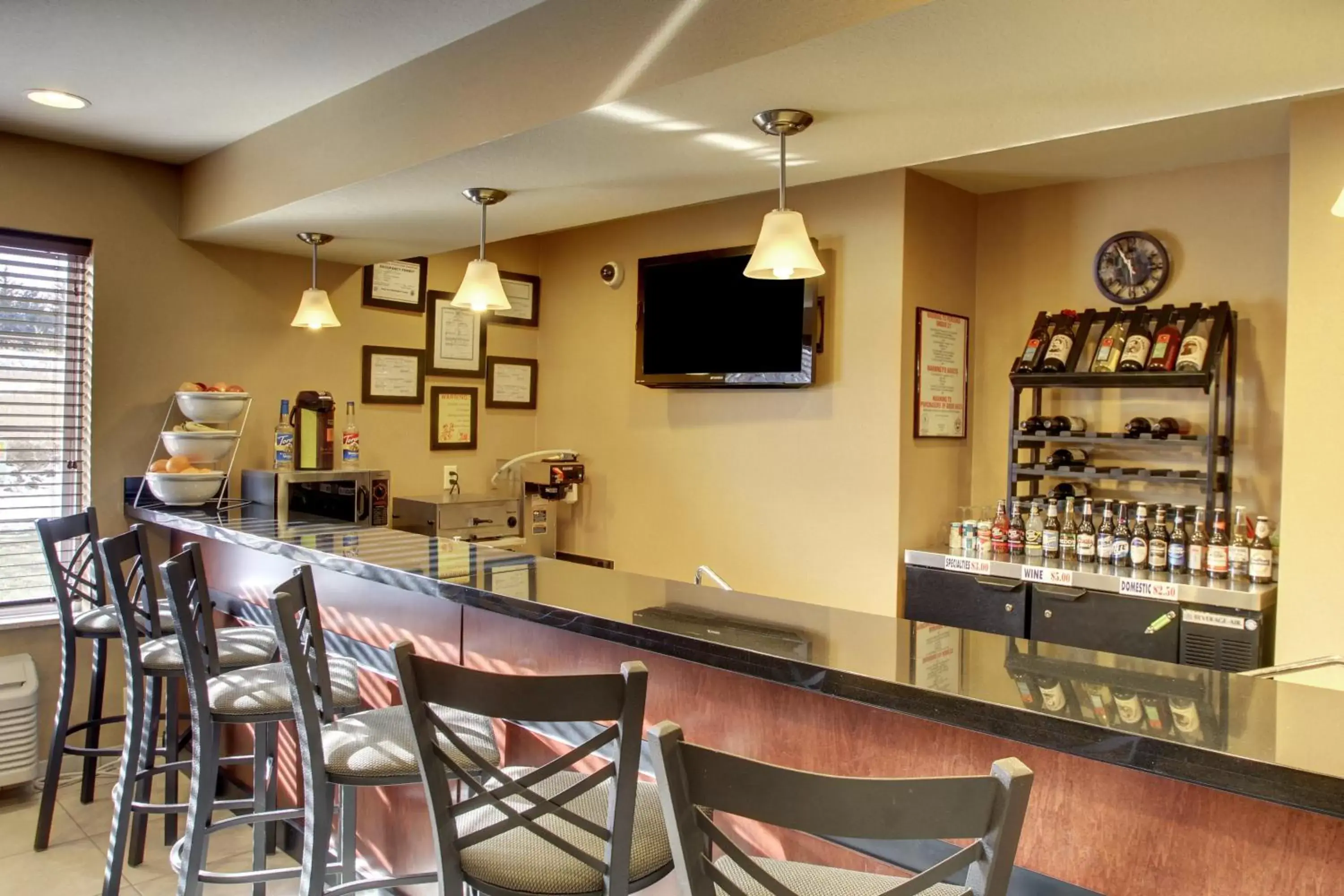 Lounge or bar in Cobblestone Inn & Suites - Hartington Lounge or bar in Cobblestone Inn & Suites - Hartington