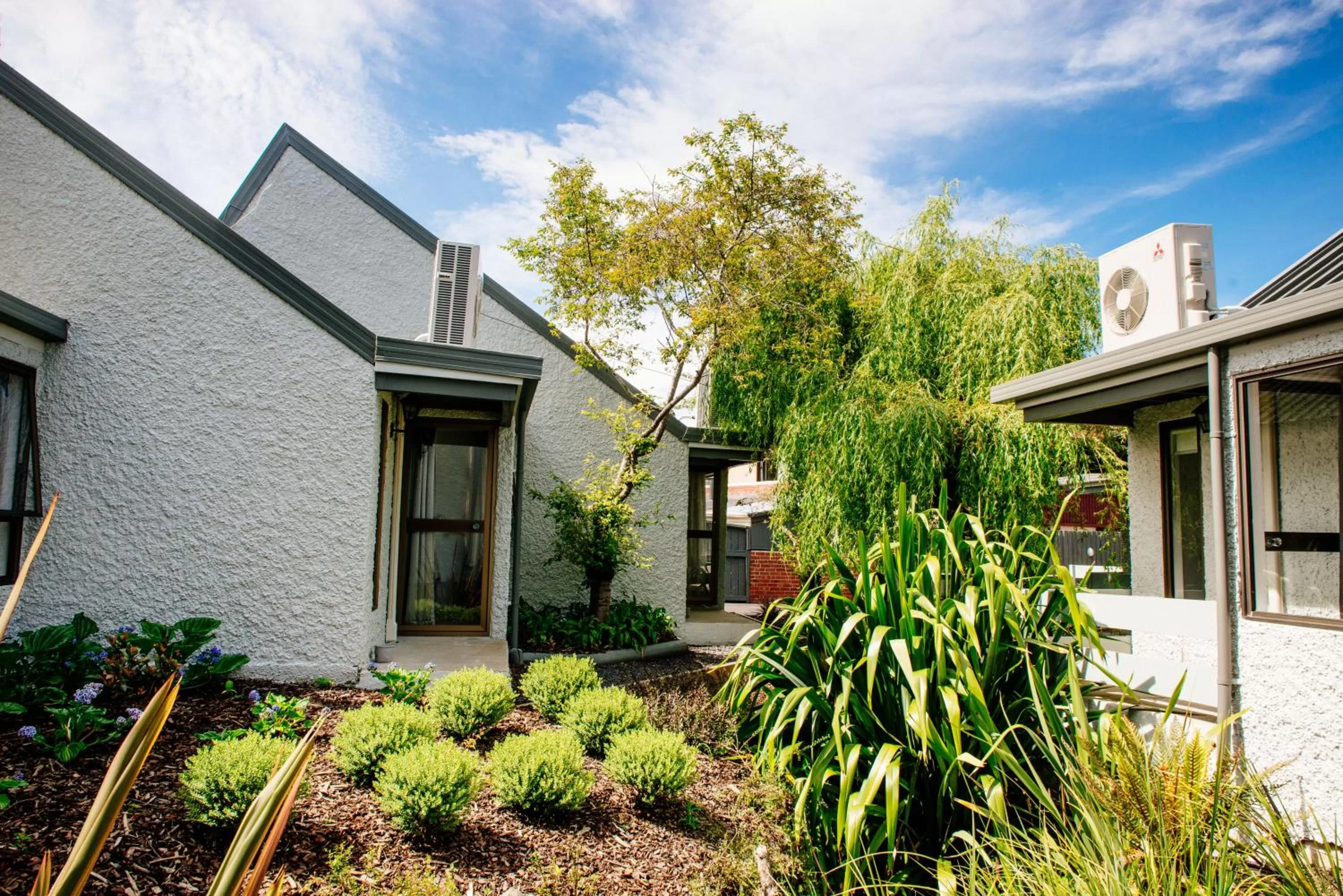 Garden in Aria on Bank